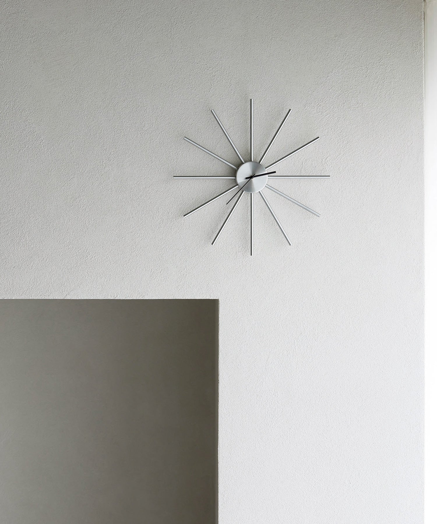 インターフォルム / Usine ウォールクロック｜工業的な美しさを洗練