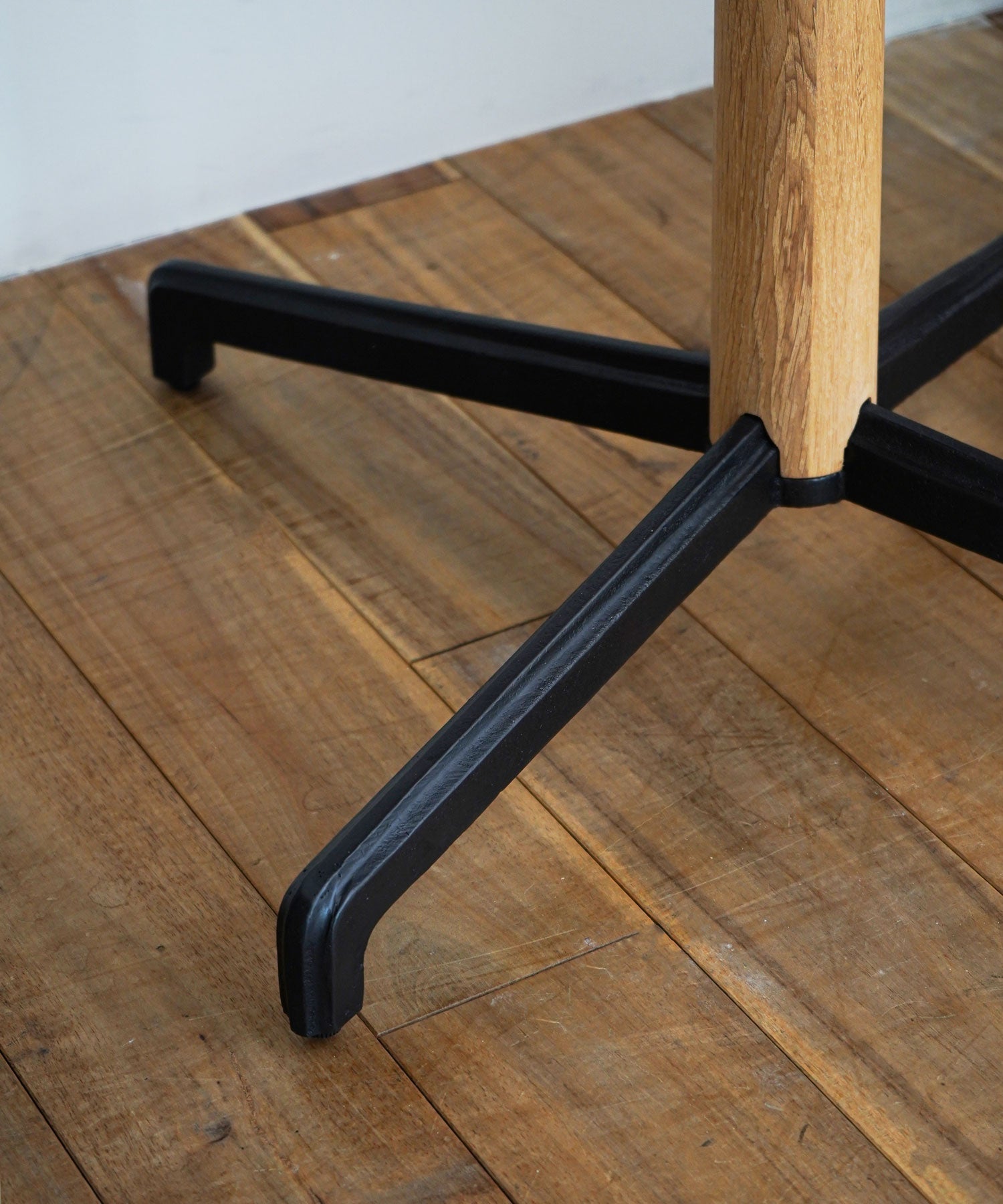 NEW BISTRO ROUND TABLE