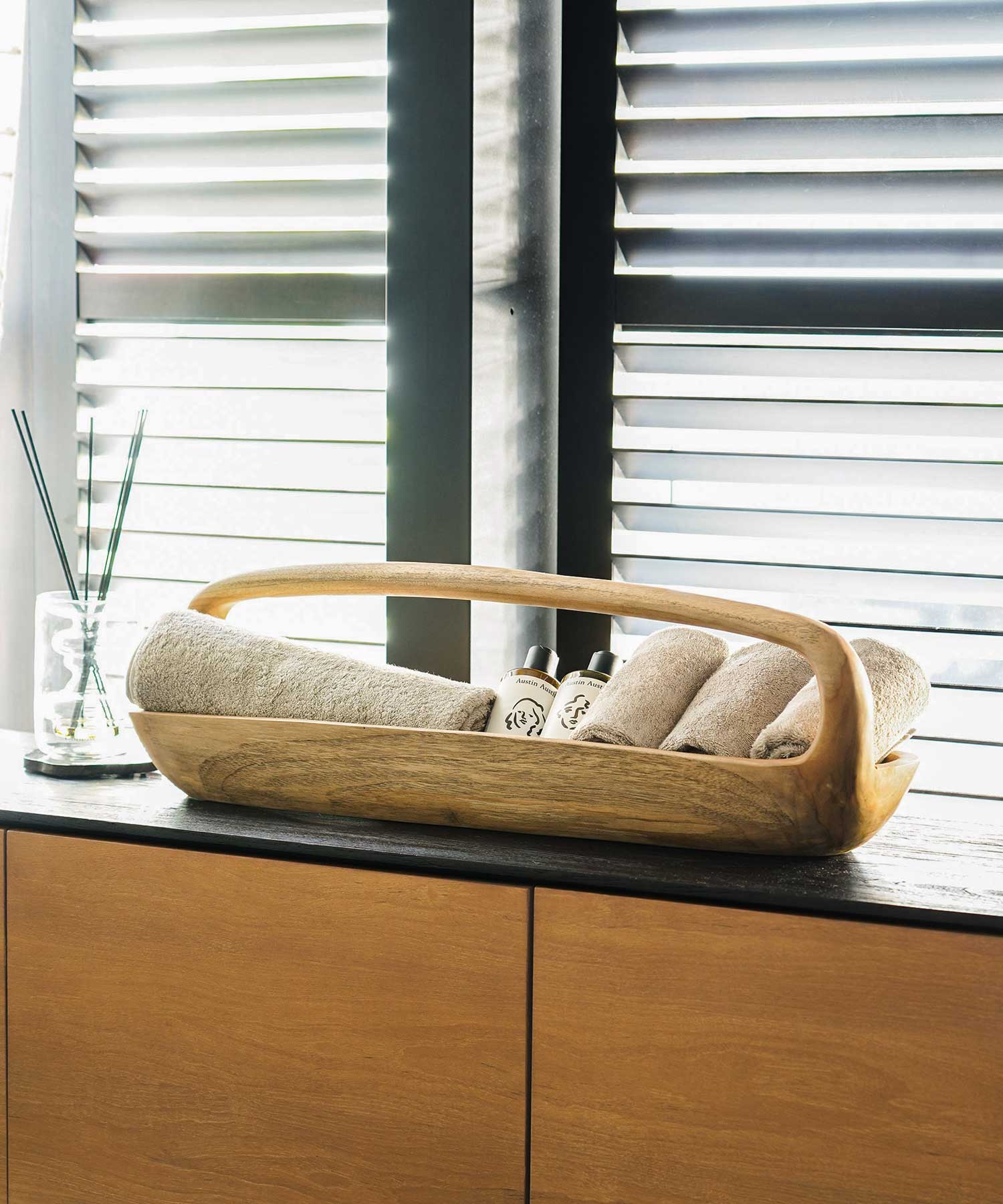 dareels（ダリールズ）】 TURNA TRAY｜チーク材のビッグトレイ