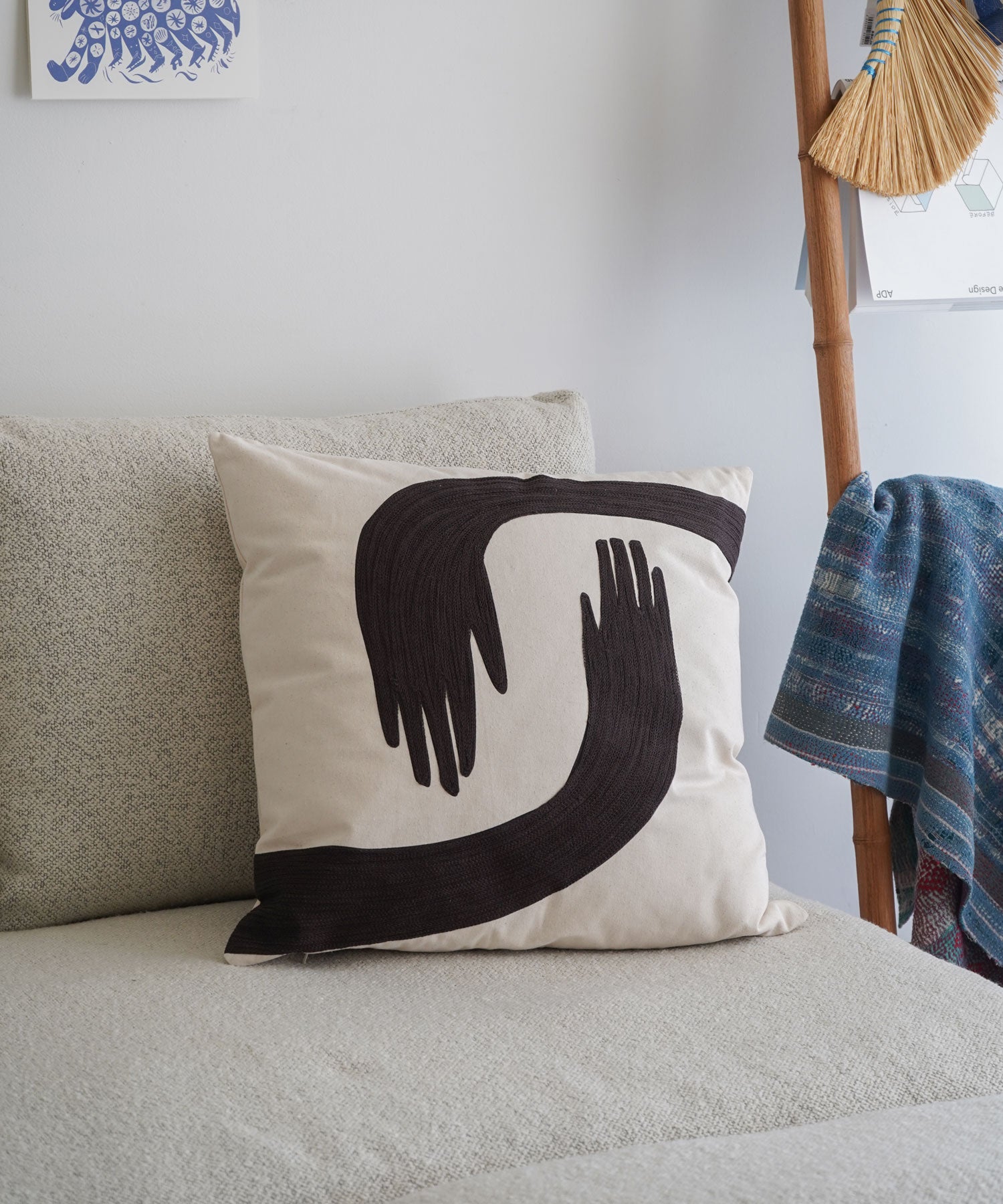 ferm LIVING Pose Cushion - 創造性とつながりを象徴するオーガニック