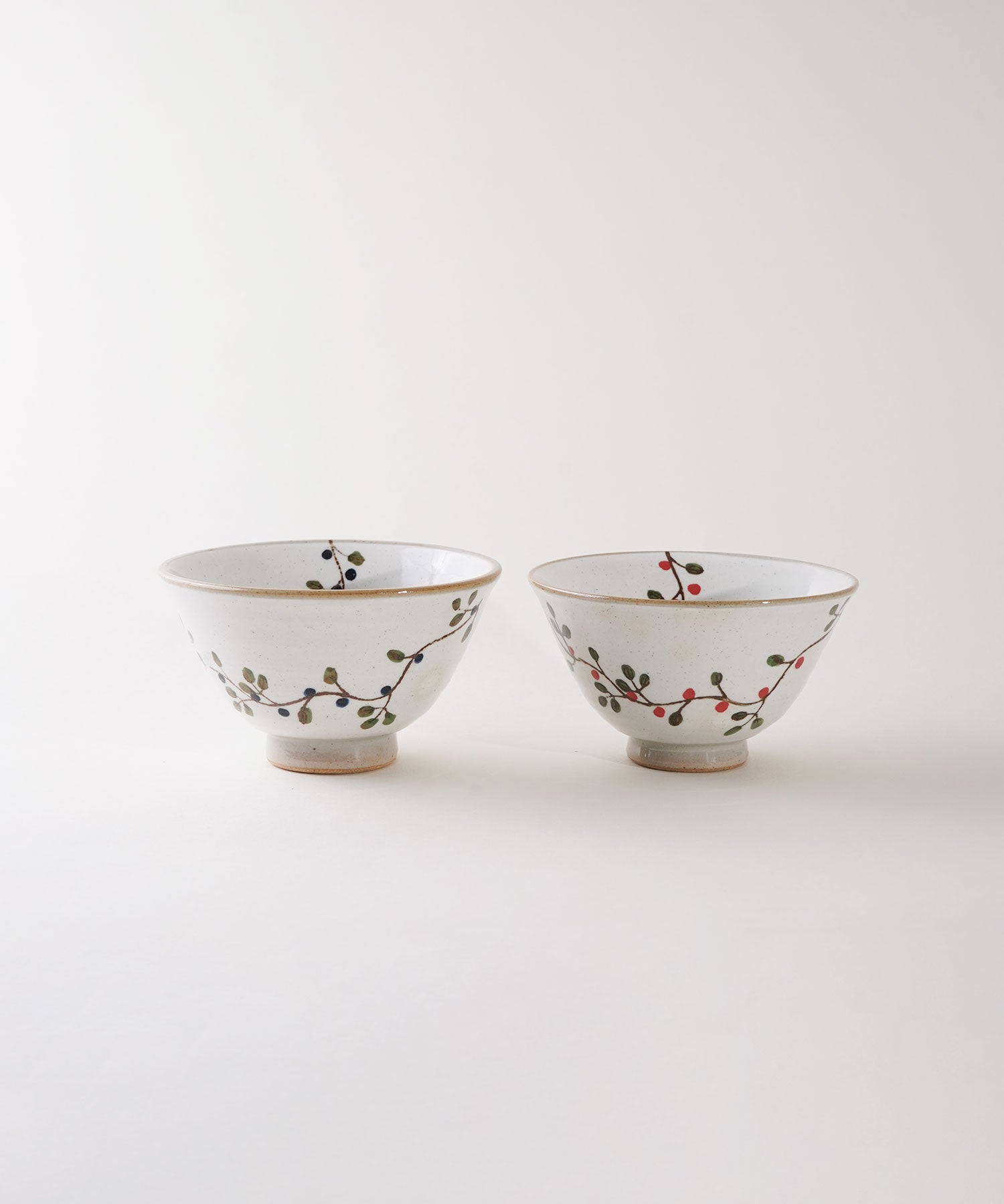 花柄 飯碗 クリーム色 花つなぎ 軽量飯碗｜手に優しい波佐見焼のやさしい花模様の飯碗