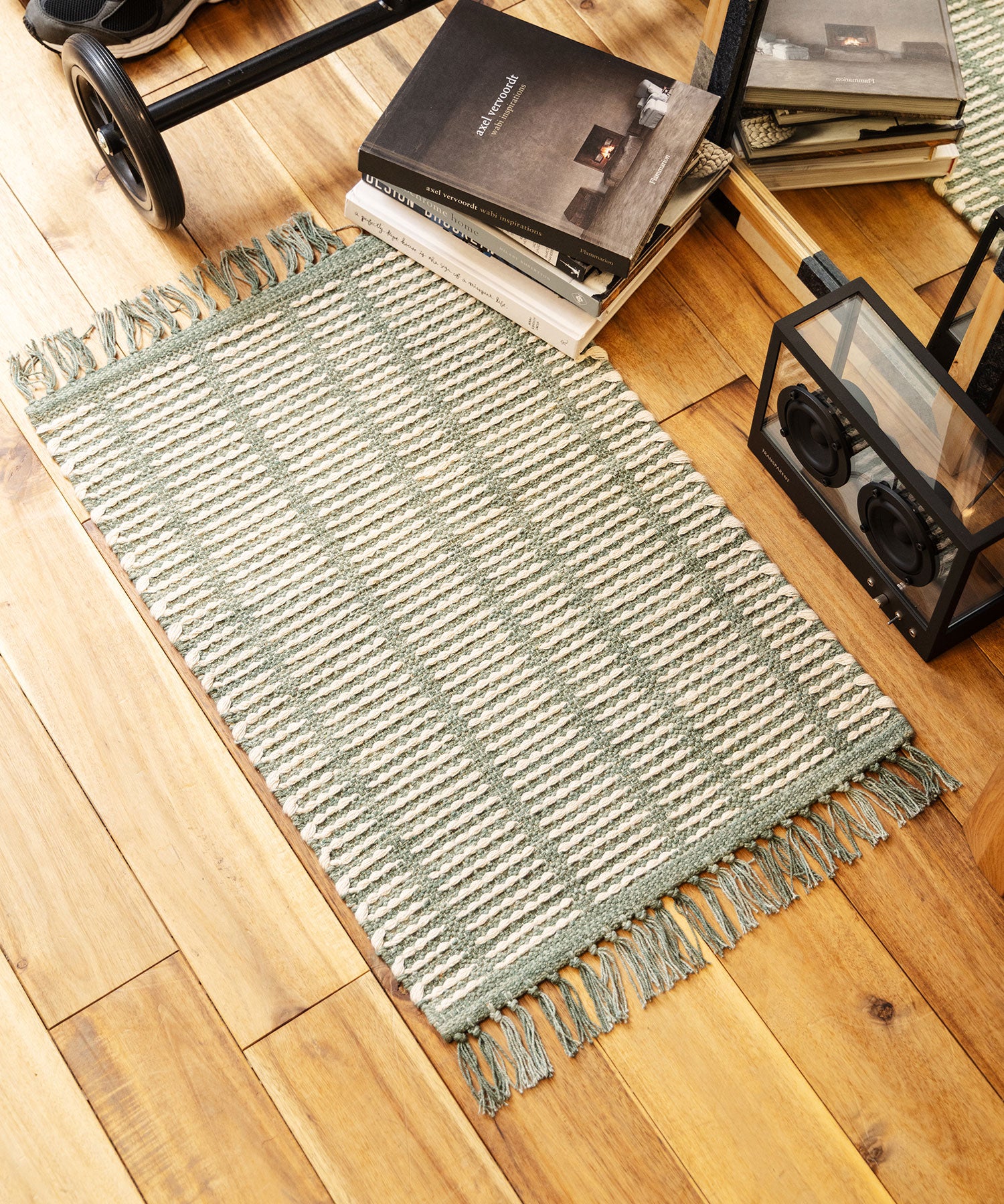 RugRu SCEAN MAT 500×700mm - 個性的なカラーが空間を彩る小ぶりな