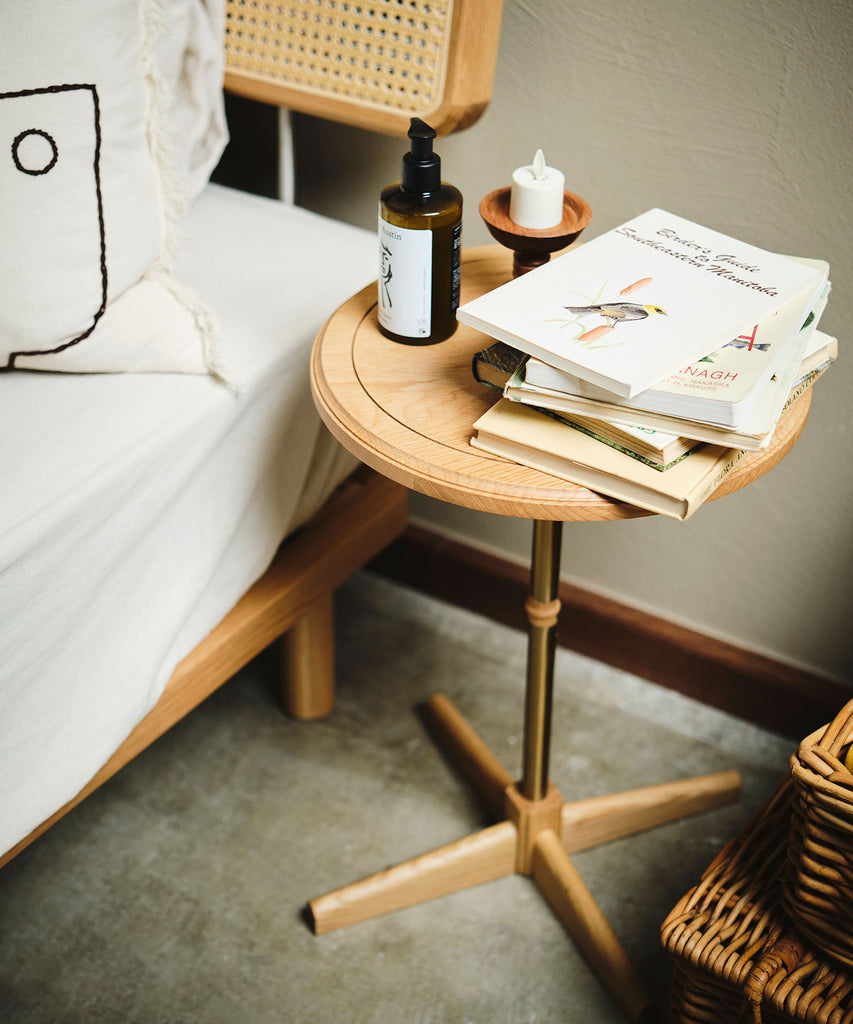 サイドテーブル&ランプ ecruxe（エクリュクス）LIEN ROUND SIDE TABLE OAK｜真鍮塗装と木材の
