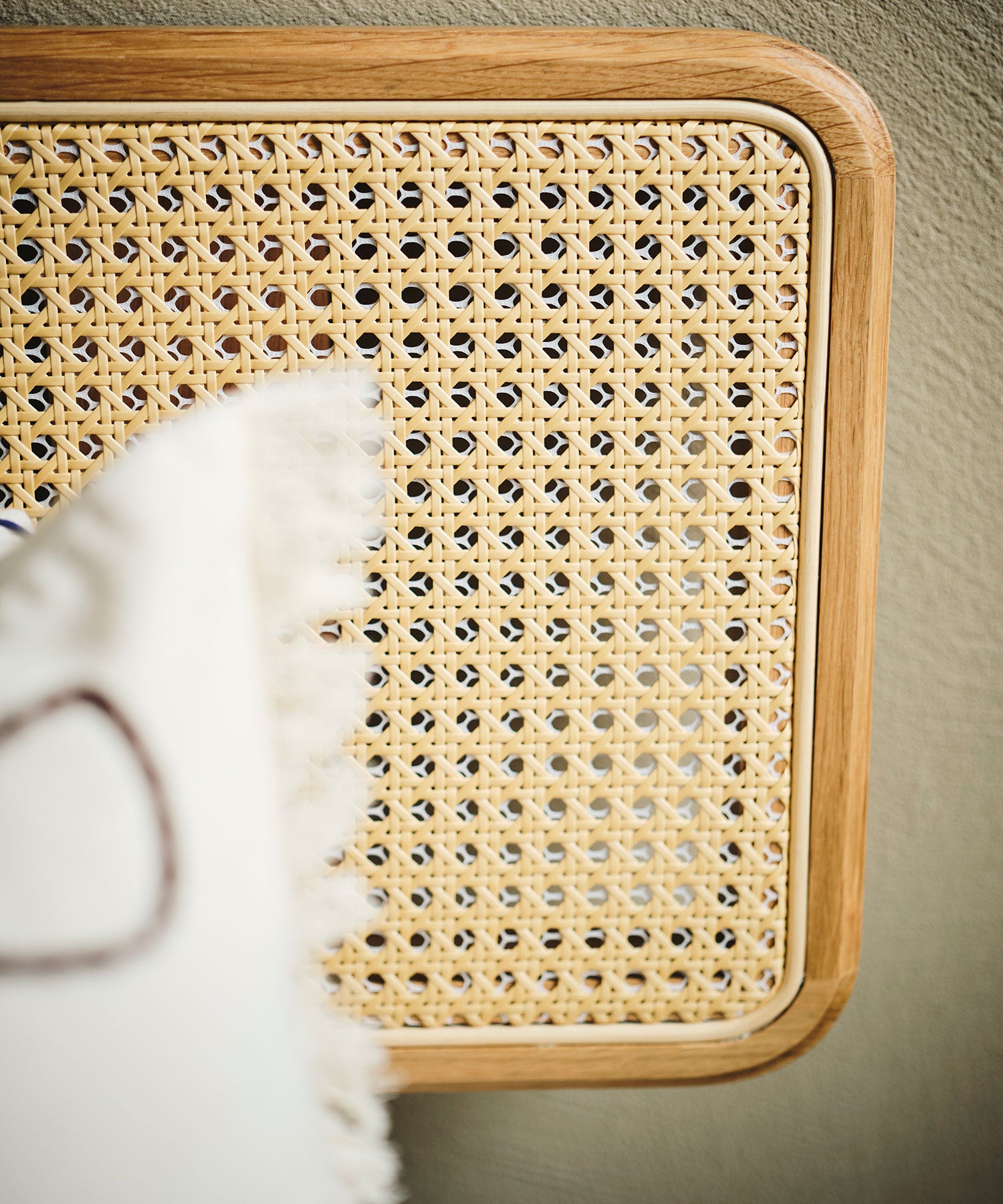 経年劣化の起きにくい樹脂製ラタンを使用