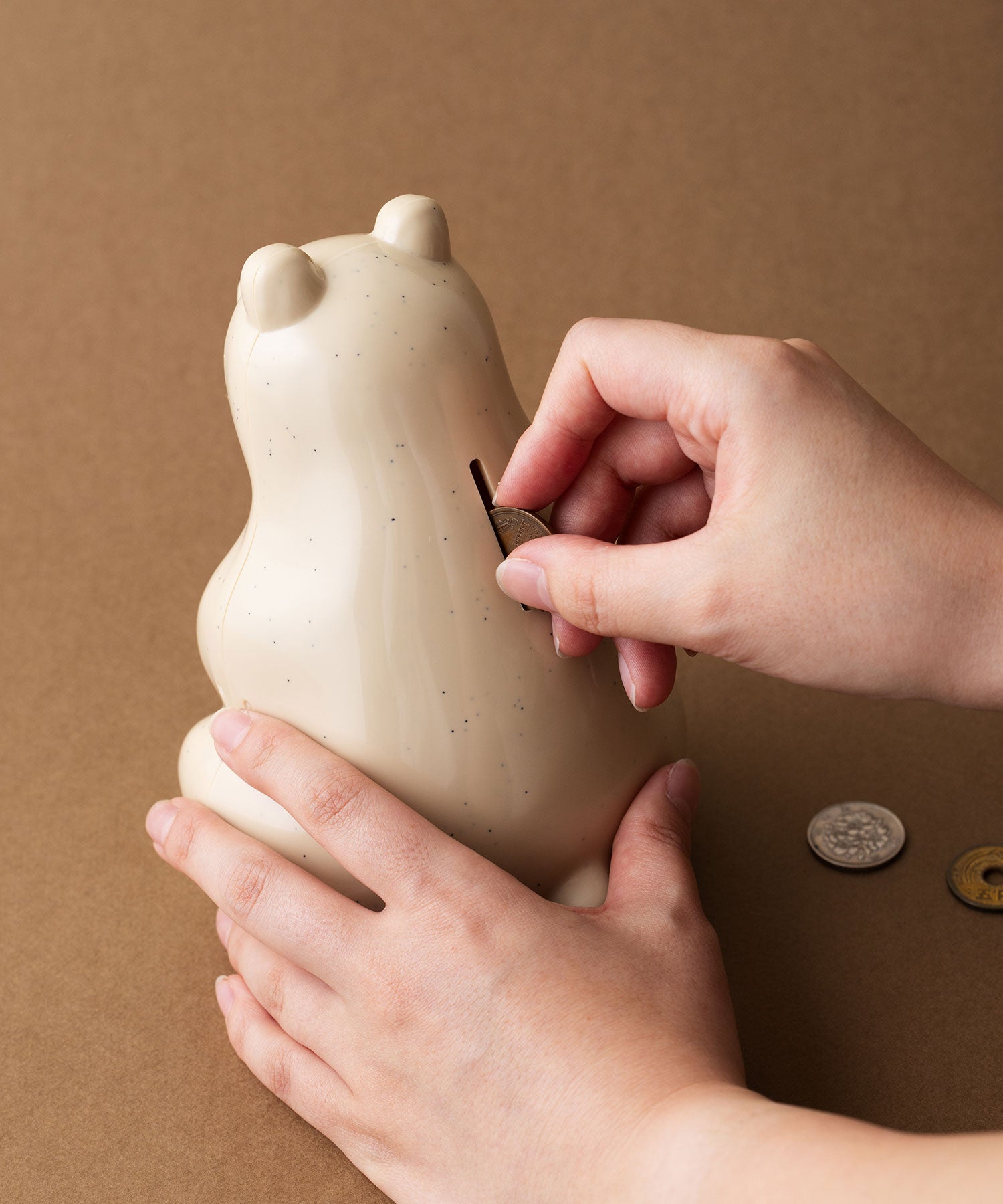 シロクマ貯金箱マフラー付（2025年限定版）