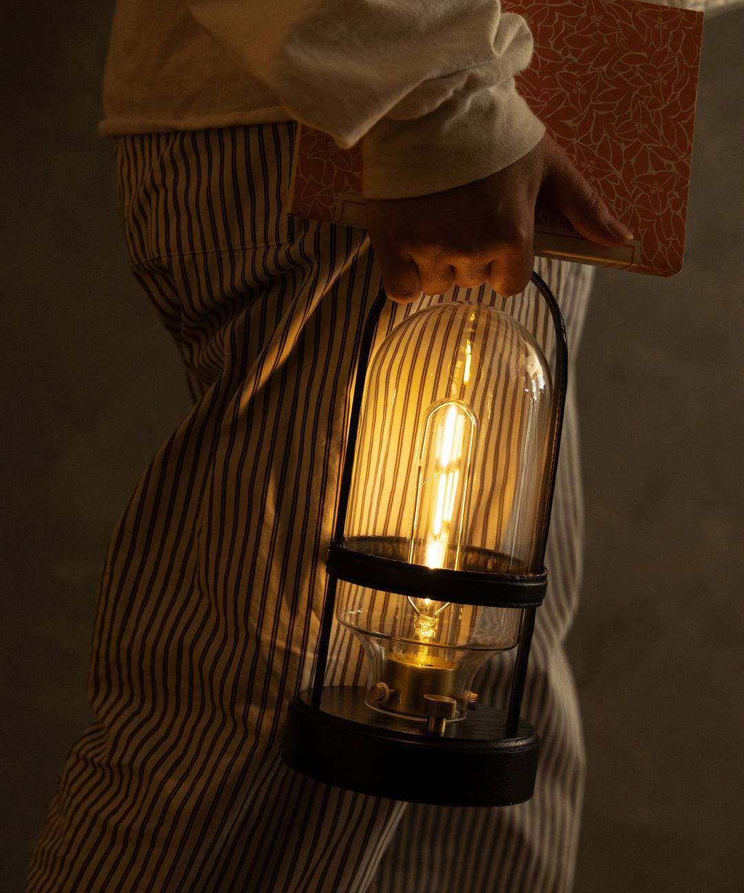 ecruxe（エクリュクス）CYLIN PORTABLE LAMP｜シンプルで個性的な