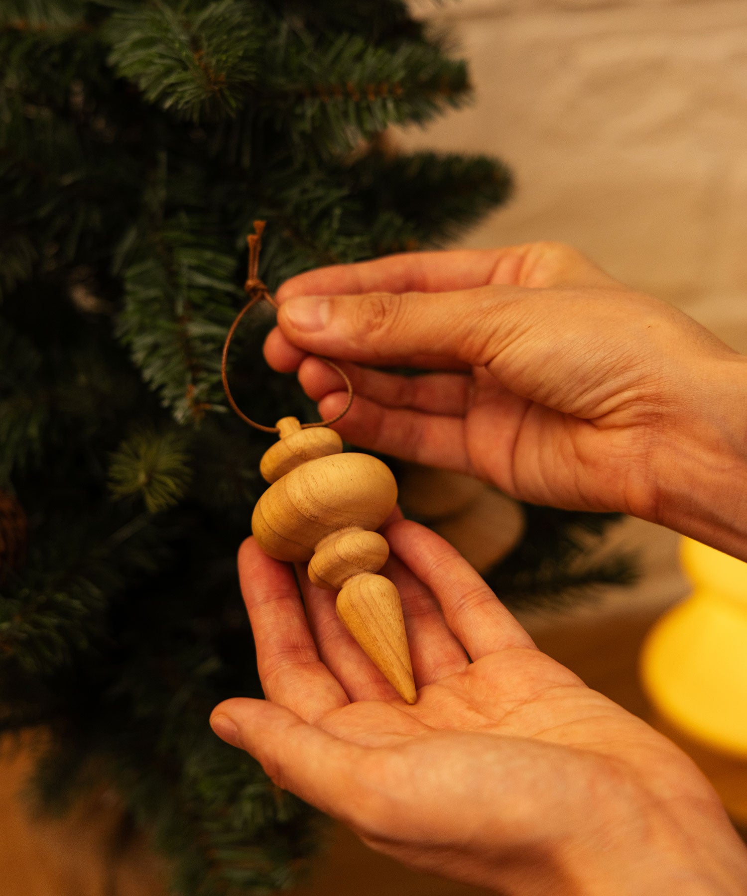 クラシックな木のオーナメント フルーティングドロップ