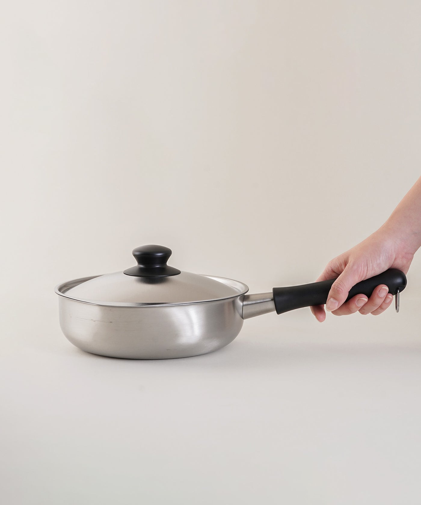 柳宗理 / 片手浅型鍋 22cm つや消し｜使いやすさを追求した実用的な