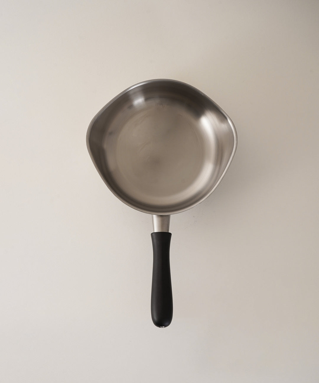 柳宗理 / 片手浅型鍋 22cm つや消し｜使いやすさを追求した実用的な