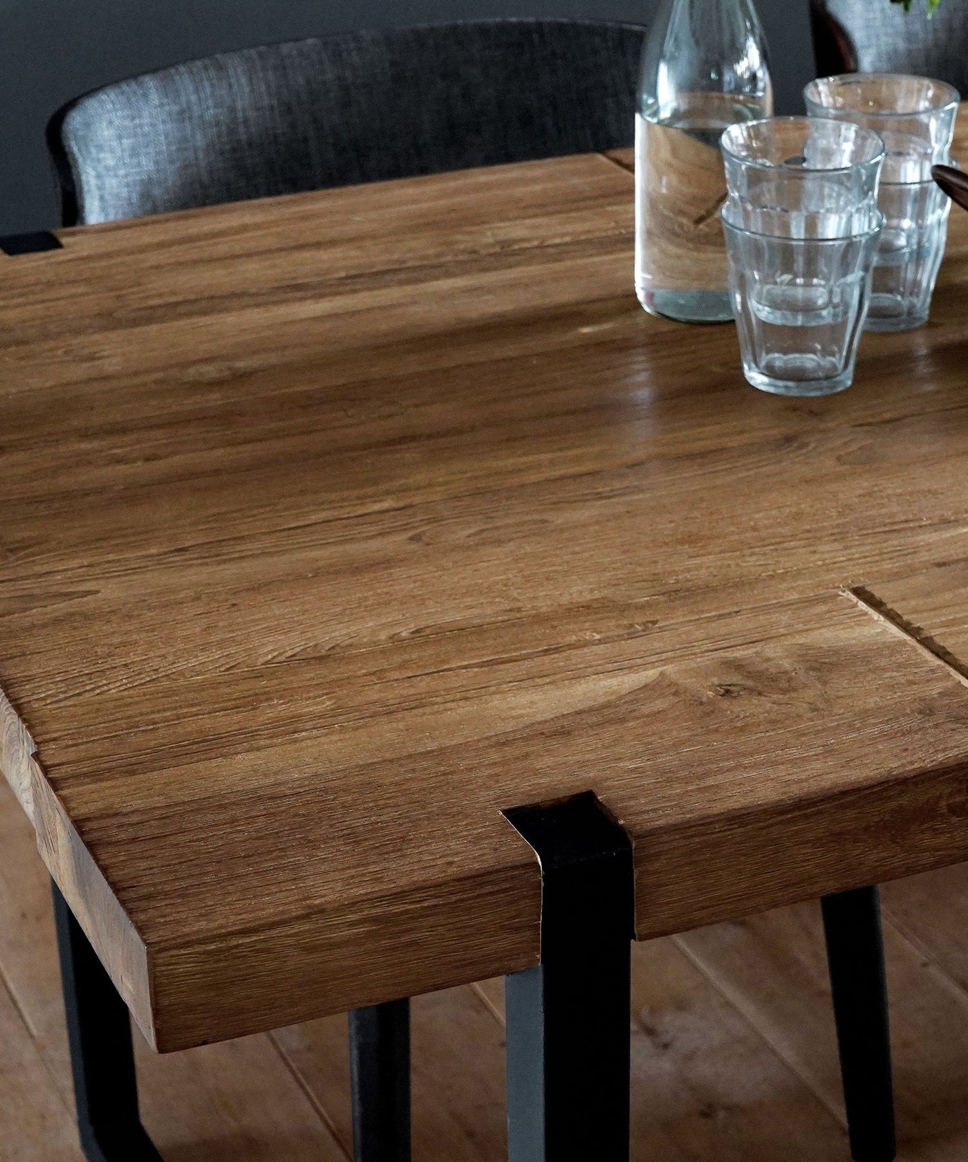 【再値下げ】CELEBES DINING TABLE