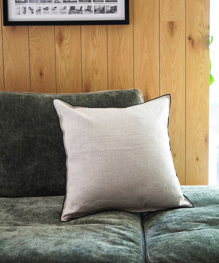 ナトゥーラコーニス クッションカバー - 上品なリネン素材とフリル