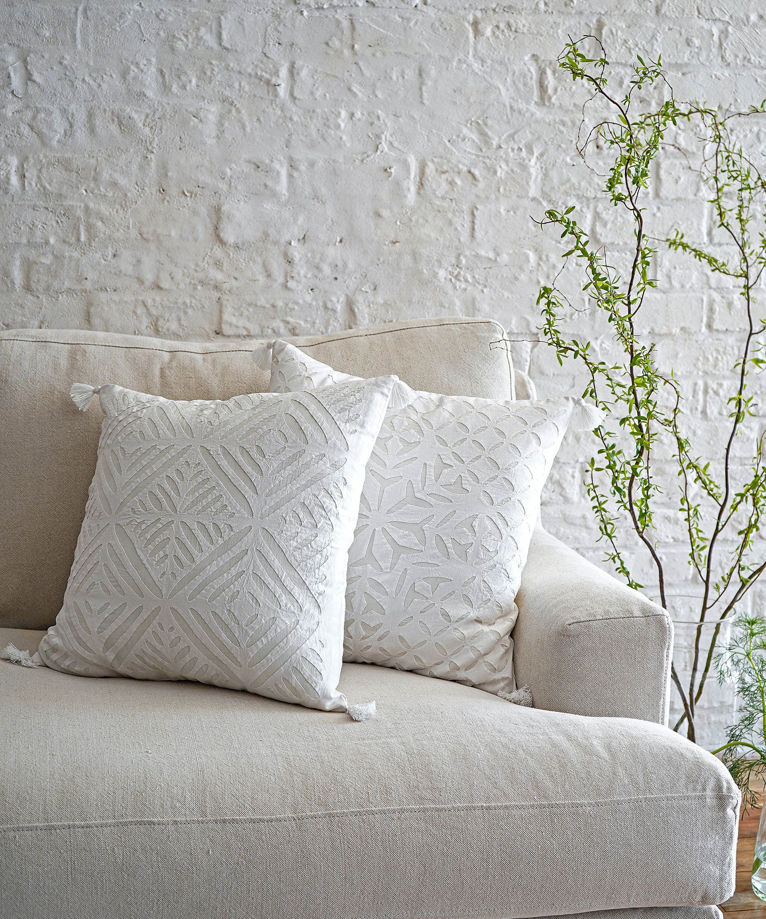 カットワーク クッションカバー