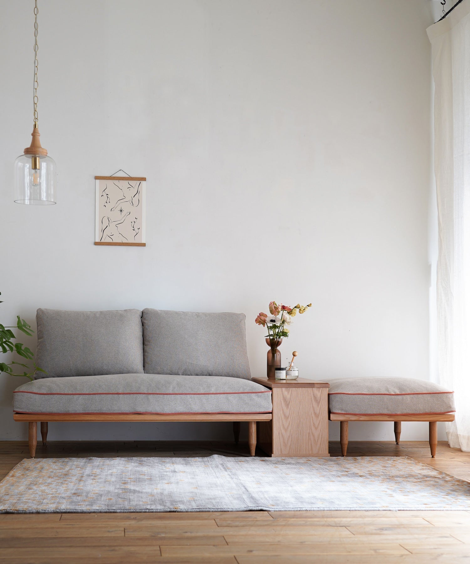 ボックステーブルを挟んだ配置も使い勝手抜群です。