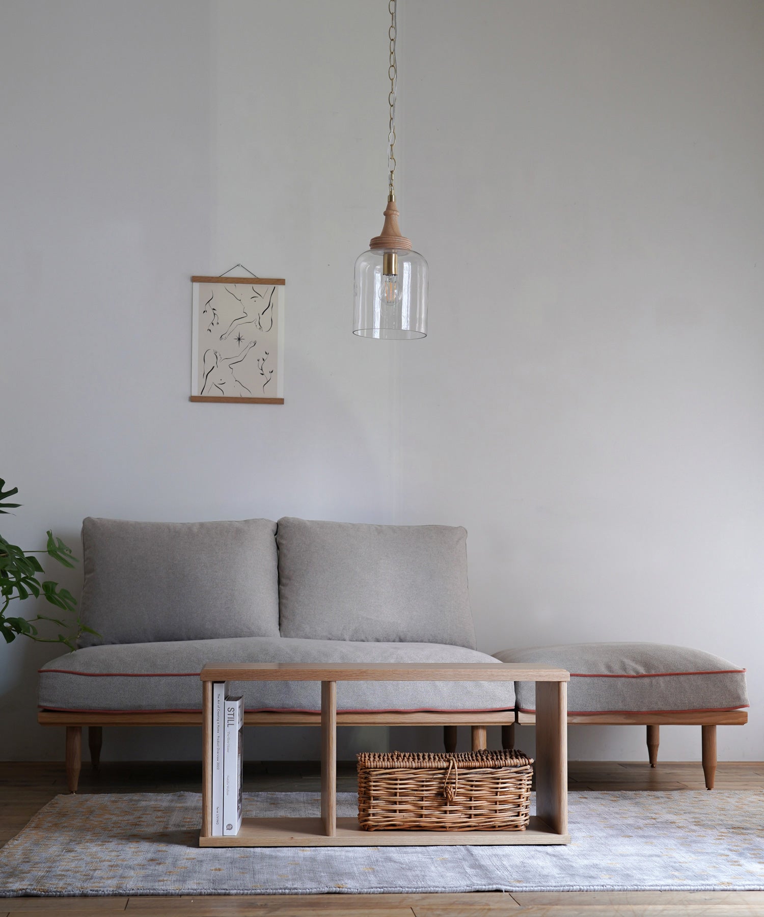 ソファと横並びに付けて、3人掛け仕様に。