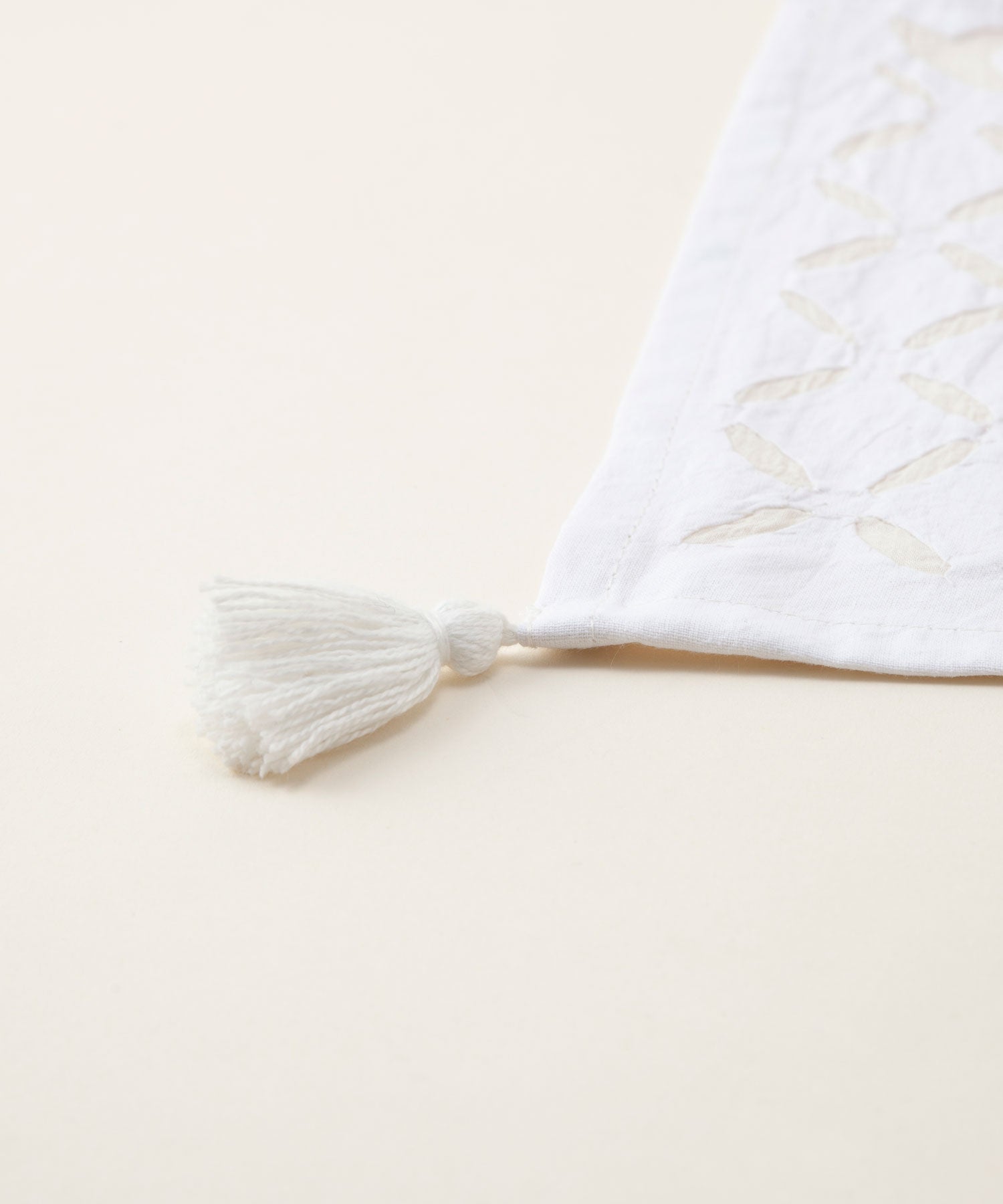 カットワーク クッションカバー