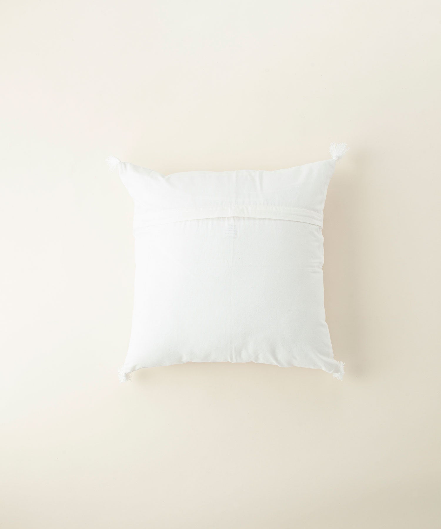 カットワーク クッションカバー