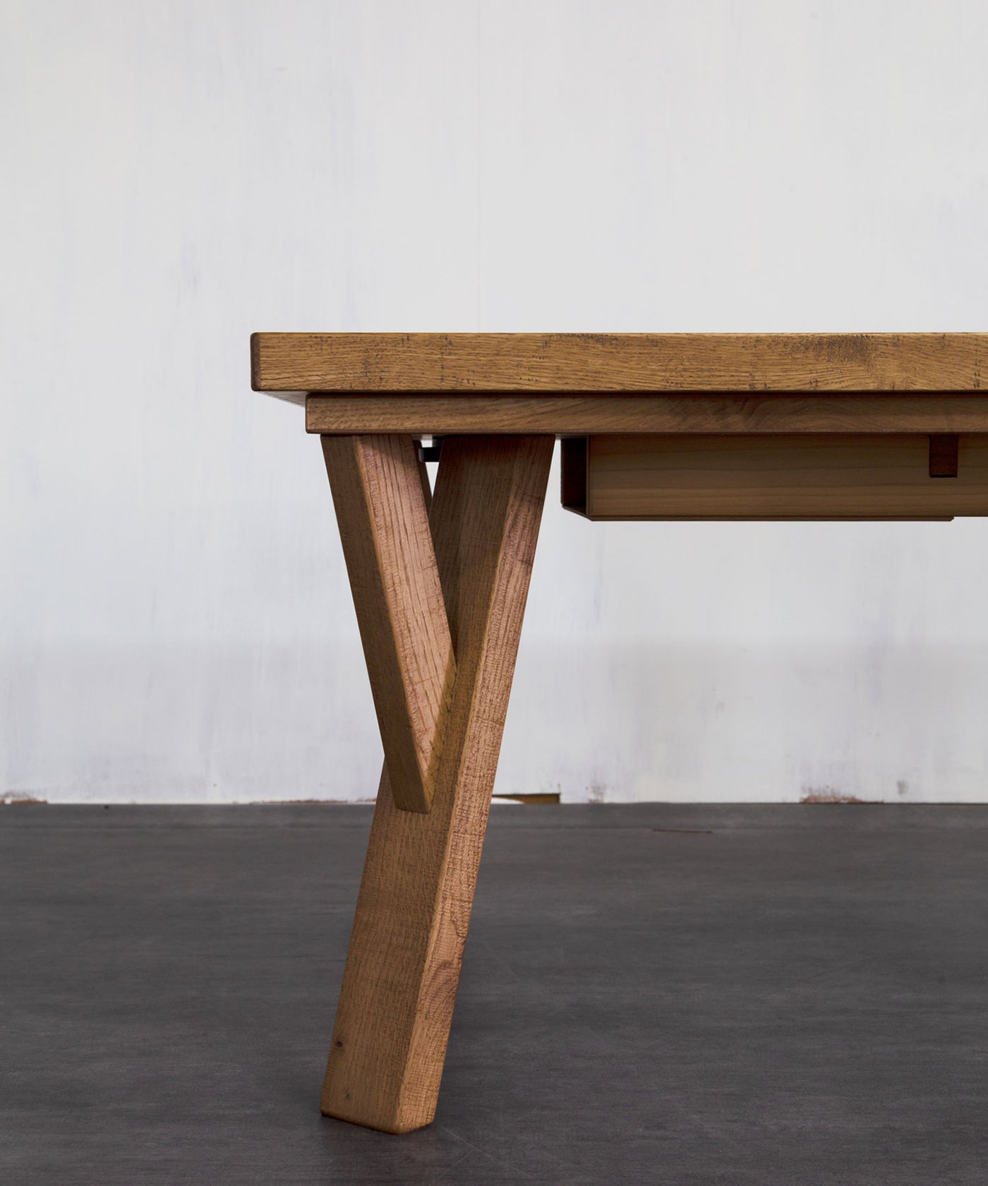 ジャグ2 コタツテーブル｜Y字脚デザイン＆遠赤カーボンヒーター搭載