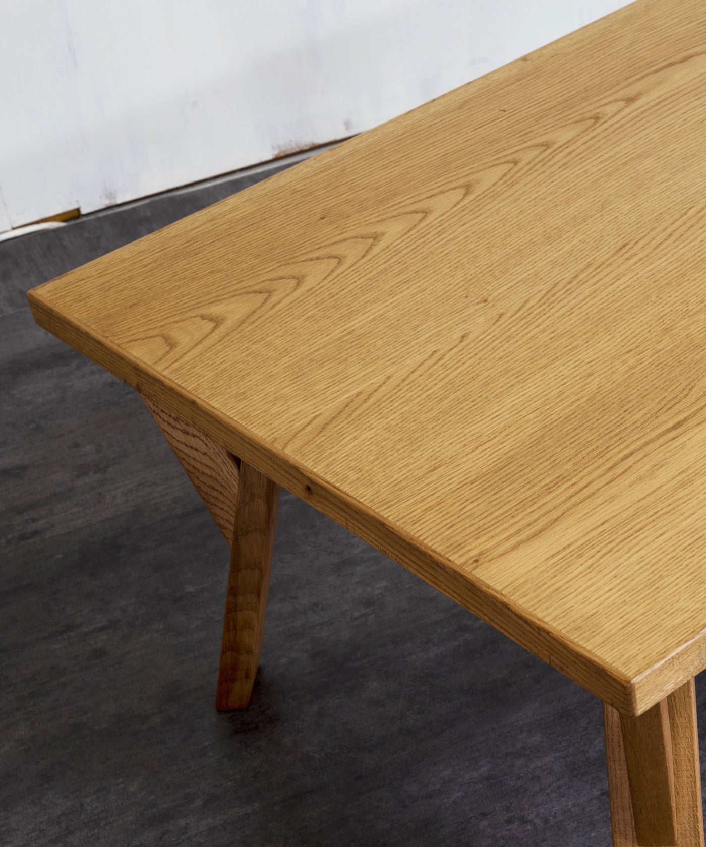 ジャグ2 コタツテーブル｜Y字脚デザイン＆遠赤カーボンヒーター搭載