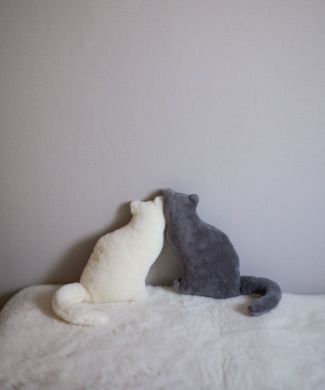 LOOM&SPOOL / SRN ウール猫クッション - 猫好きのためのふわふわ癒し