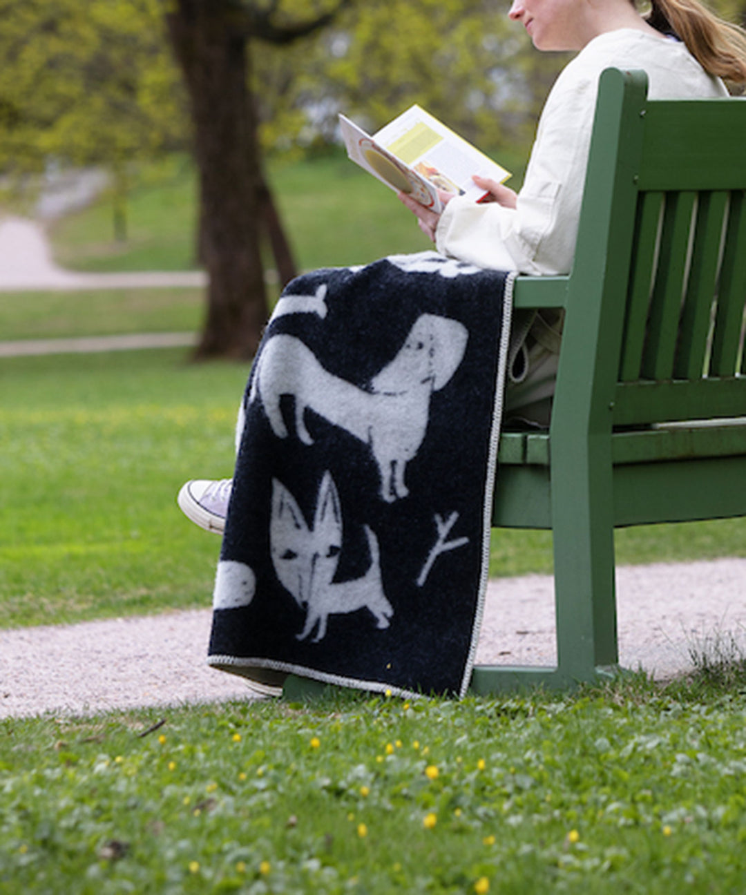 ラプアンカンクリ ウールブランケット コイラプイスト - 犬柄デザイン