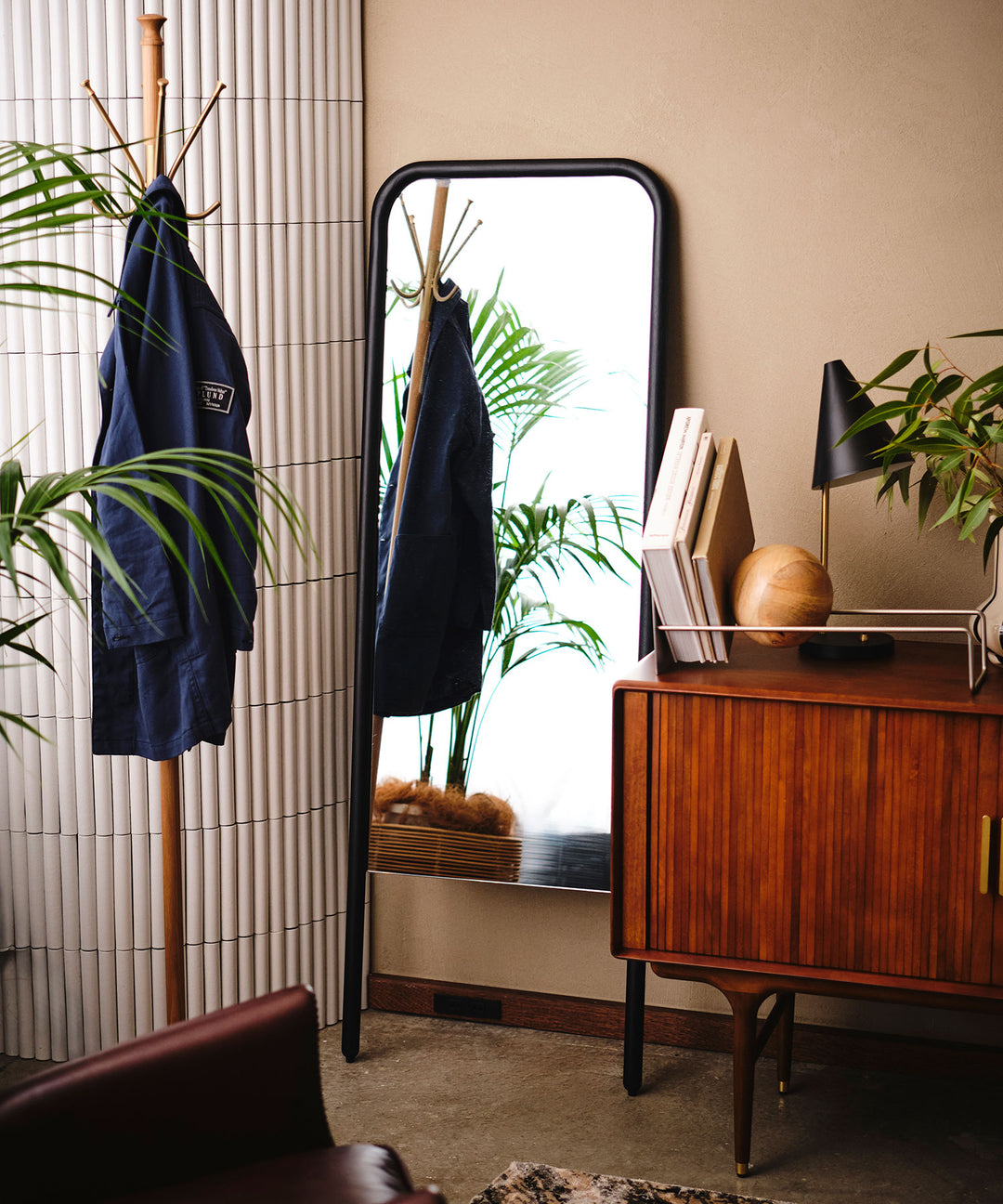 スタンドミラー SUK W55｜天然木フレームでモダン＆安定感抜群な