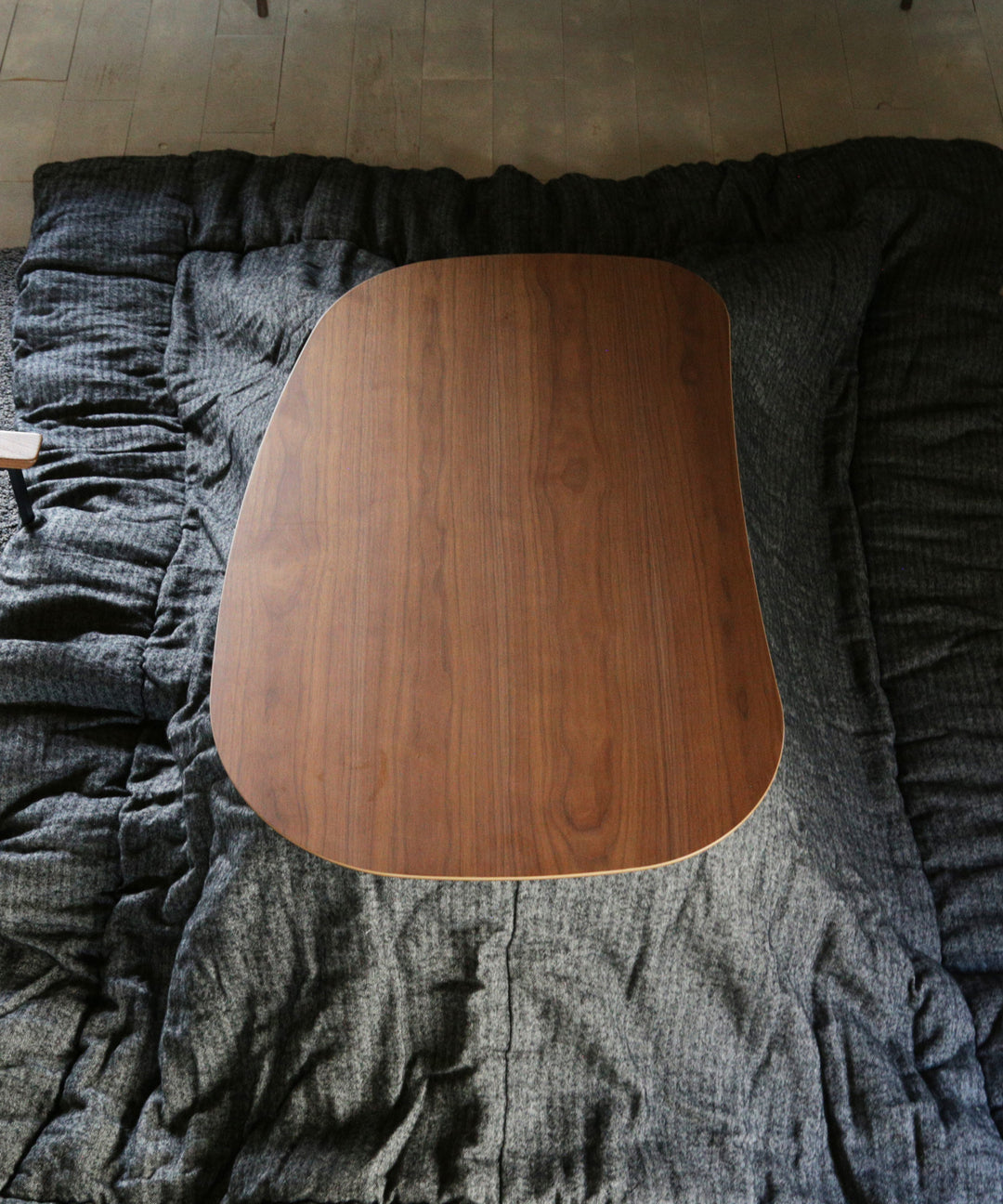 Nichibi Woodworks Rasmo コタツテーブル - 有機的デザインのビーンズ