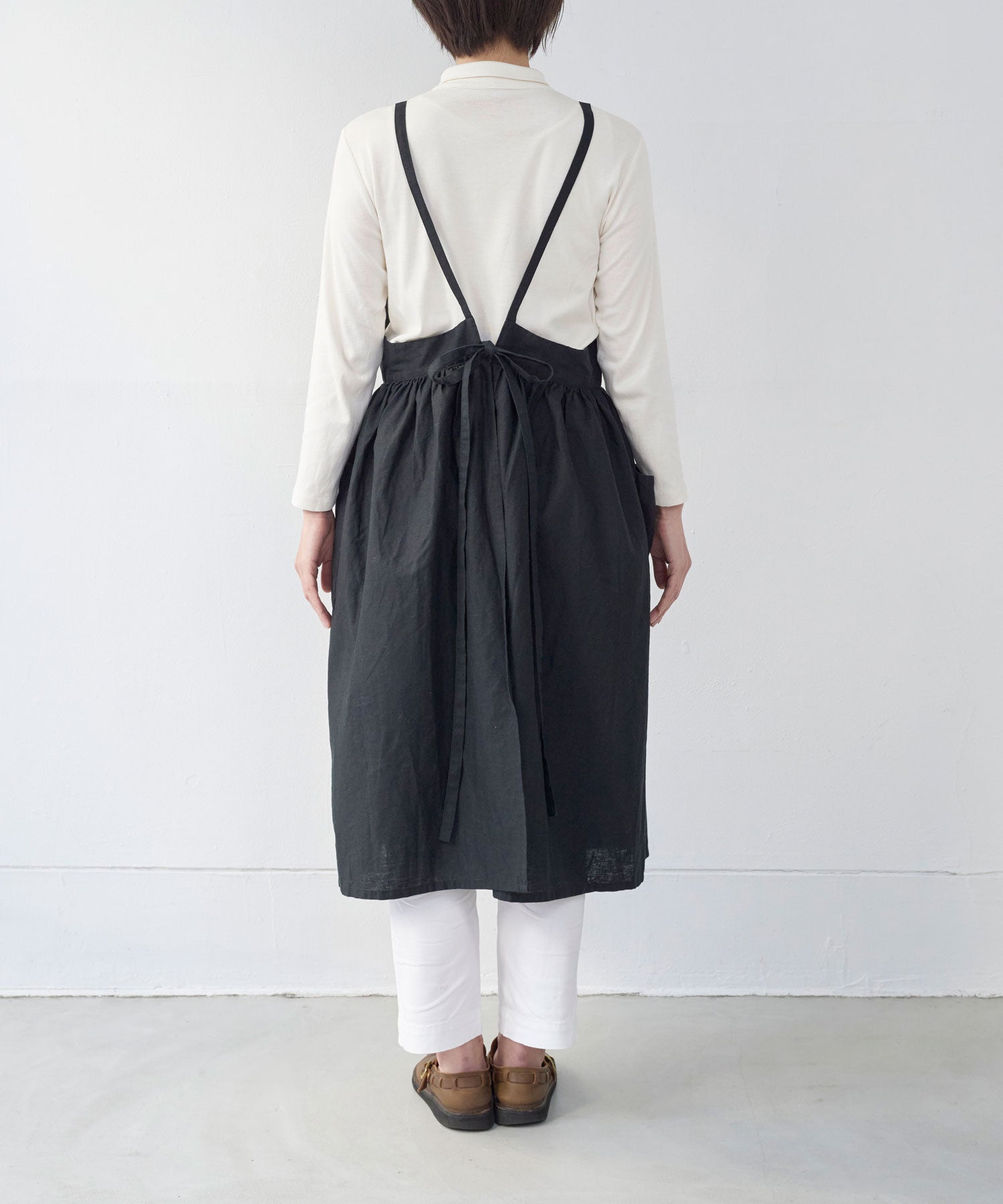 リボンは後ろで結んで着ることもできます。