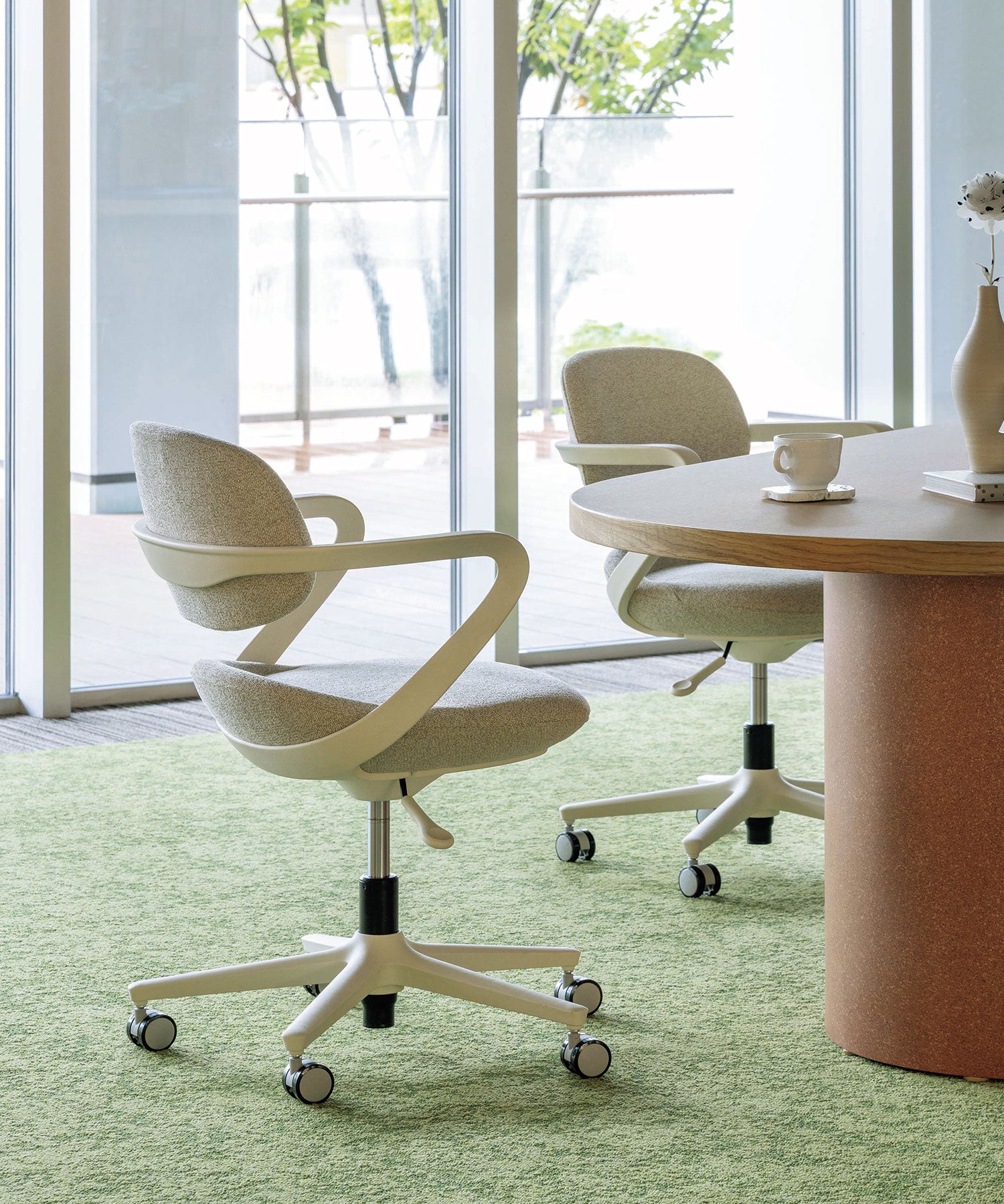 ARISTA CASTER CHAIR
