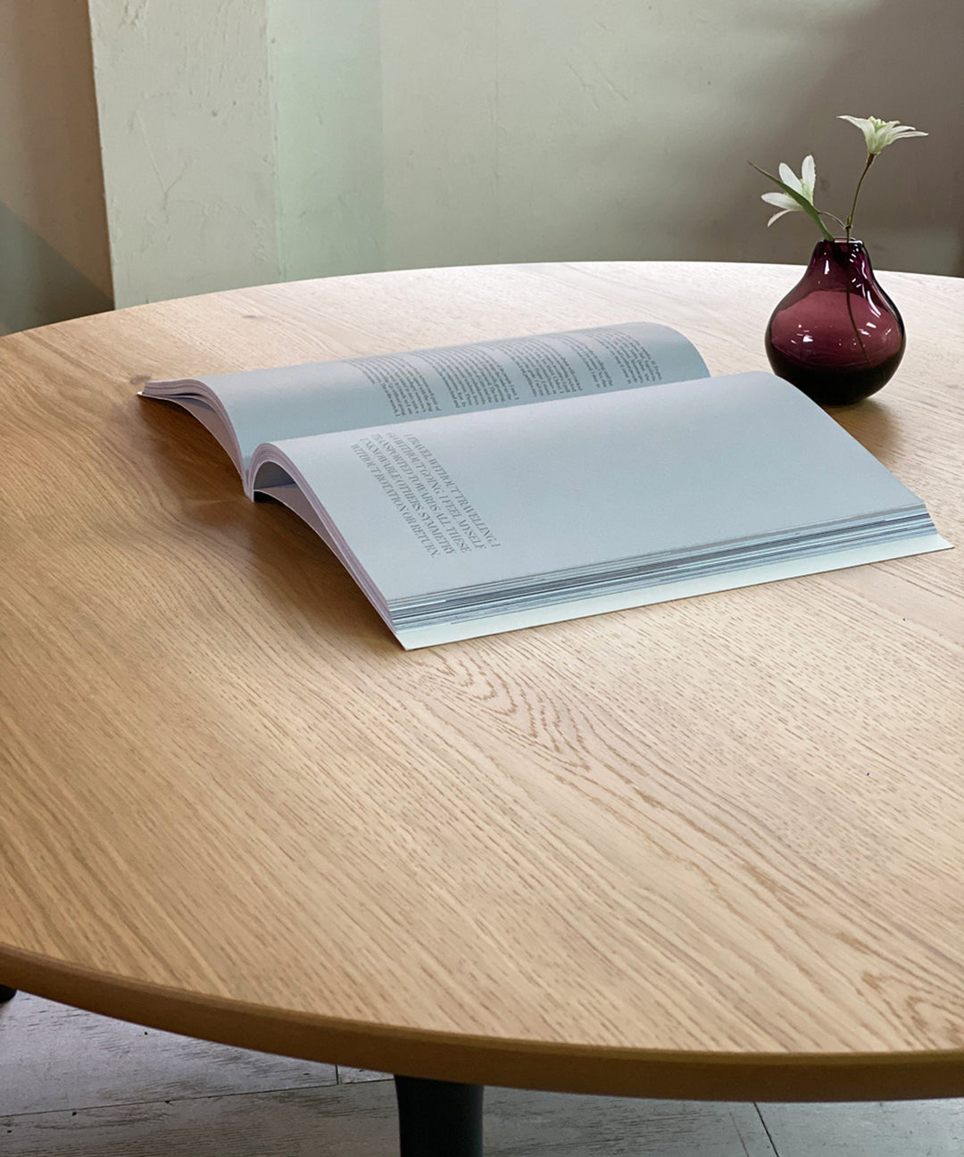 Nichibi Woodworks Wells コタツテーブル - モダンで機能的な円形