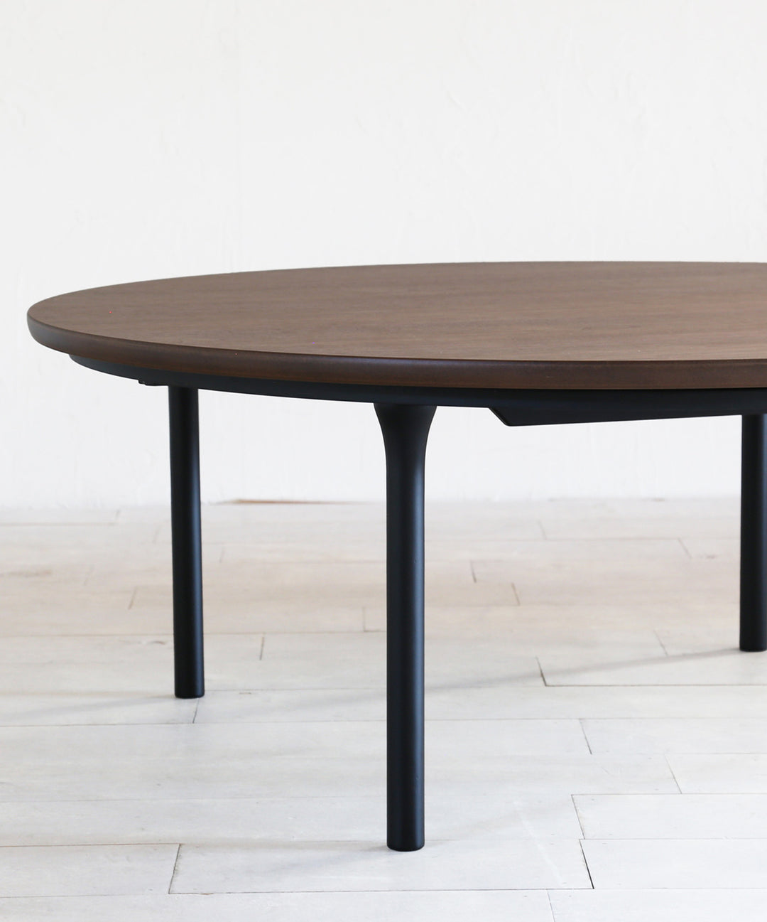 Nichibi Woodworks Wells コタツテーブル - モダンで機能的な円形