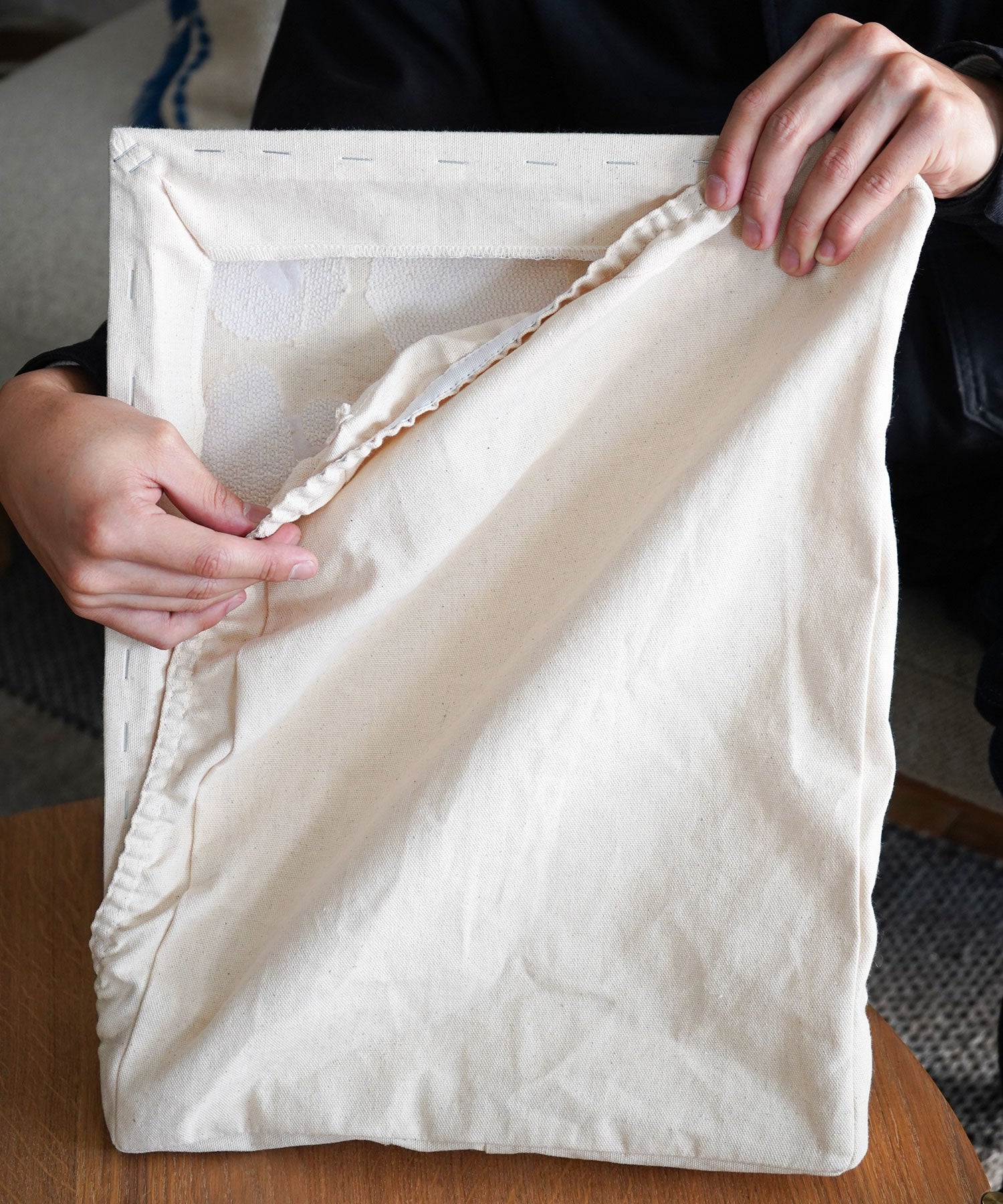 裏面についているカバーは外してご使用ください