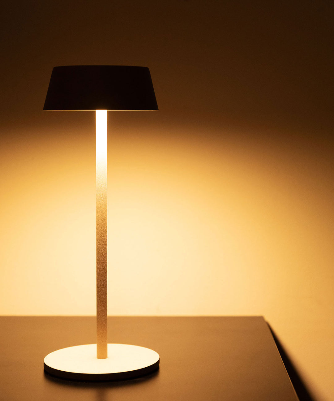 OLIKA CORDLESS LED TABLE LIGHT｜使う場所を選ばない 北欧デザインの