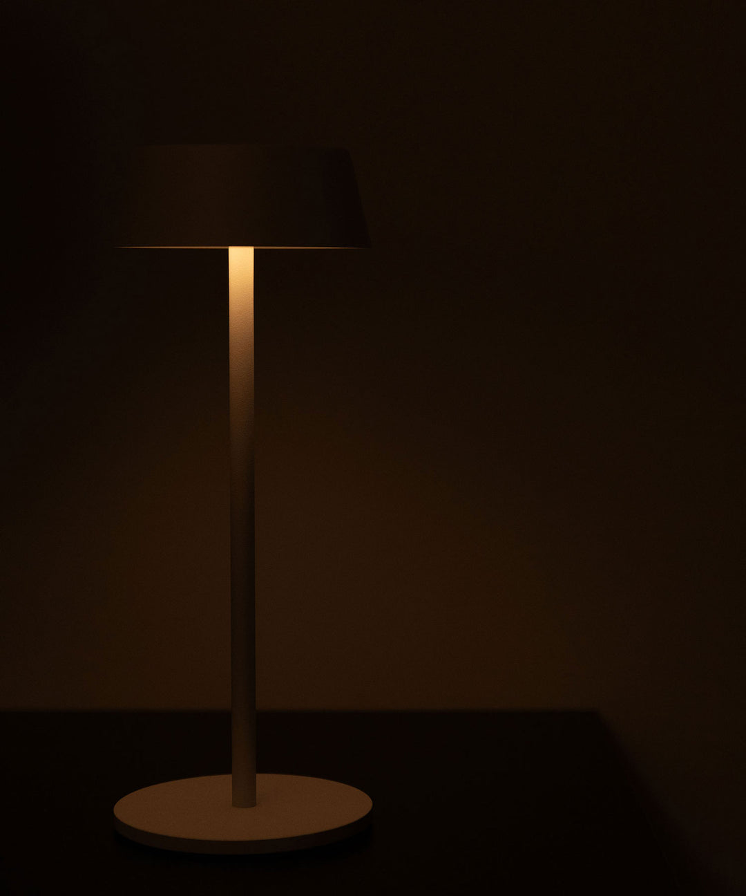 OLIKA CORDLESS LED TABLE LIGHT｜使う場所を選ばない 北欧デザインの