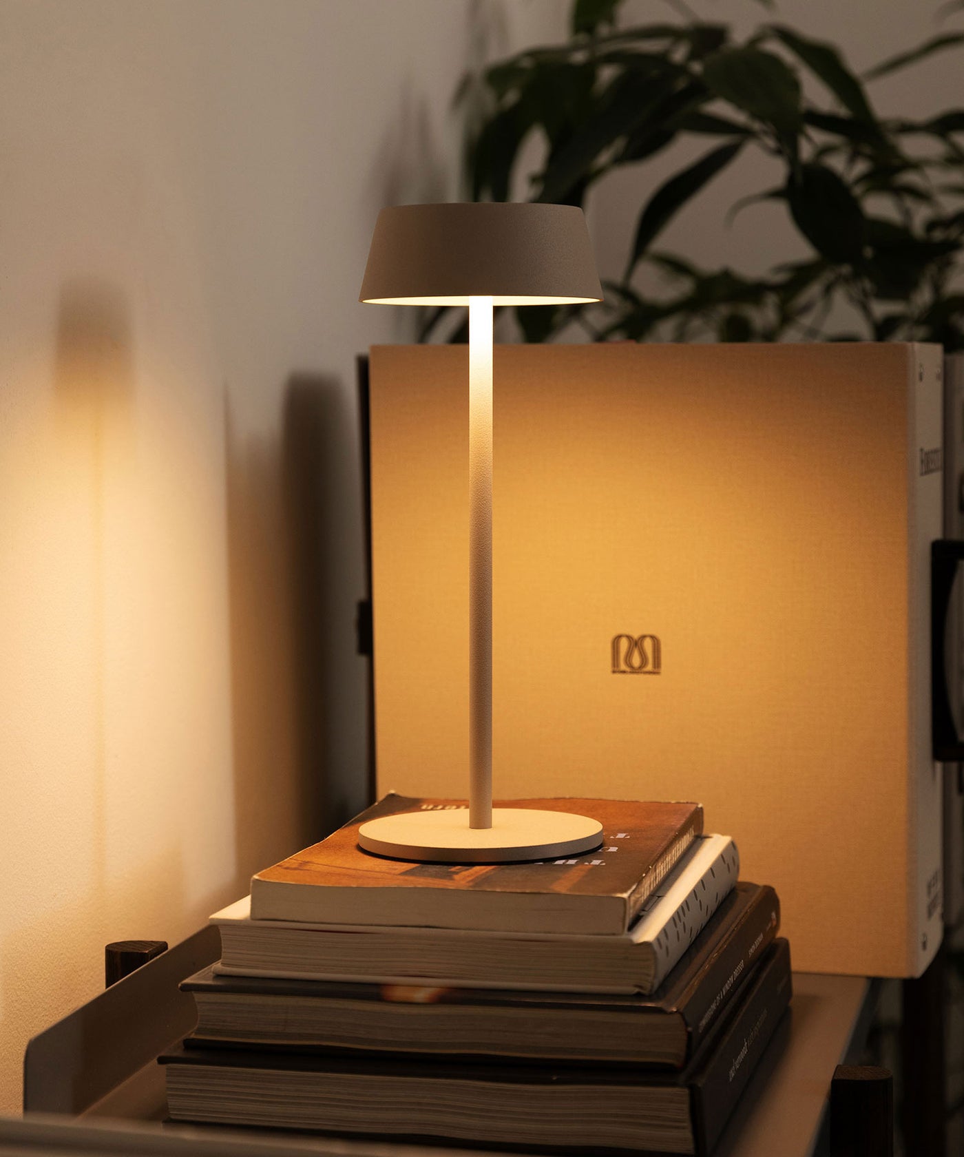 【SELECT】OLIKA CORDLESS LED TABLE LIGHT