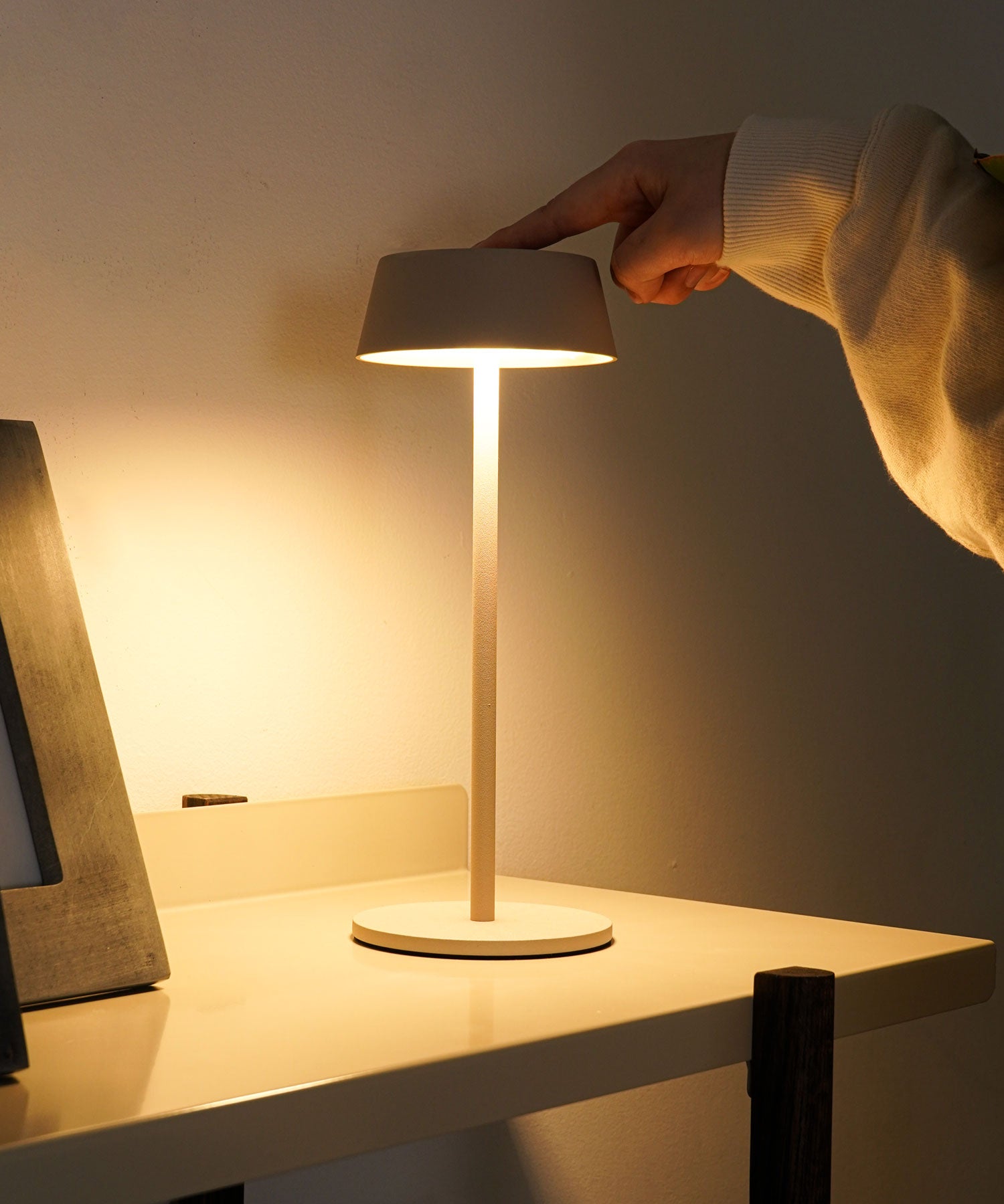 OLIKA CORDLESS LED TABLE LIGHT
