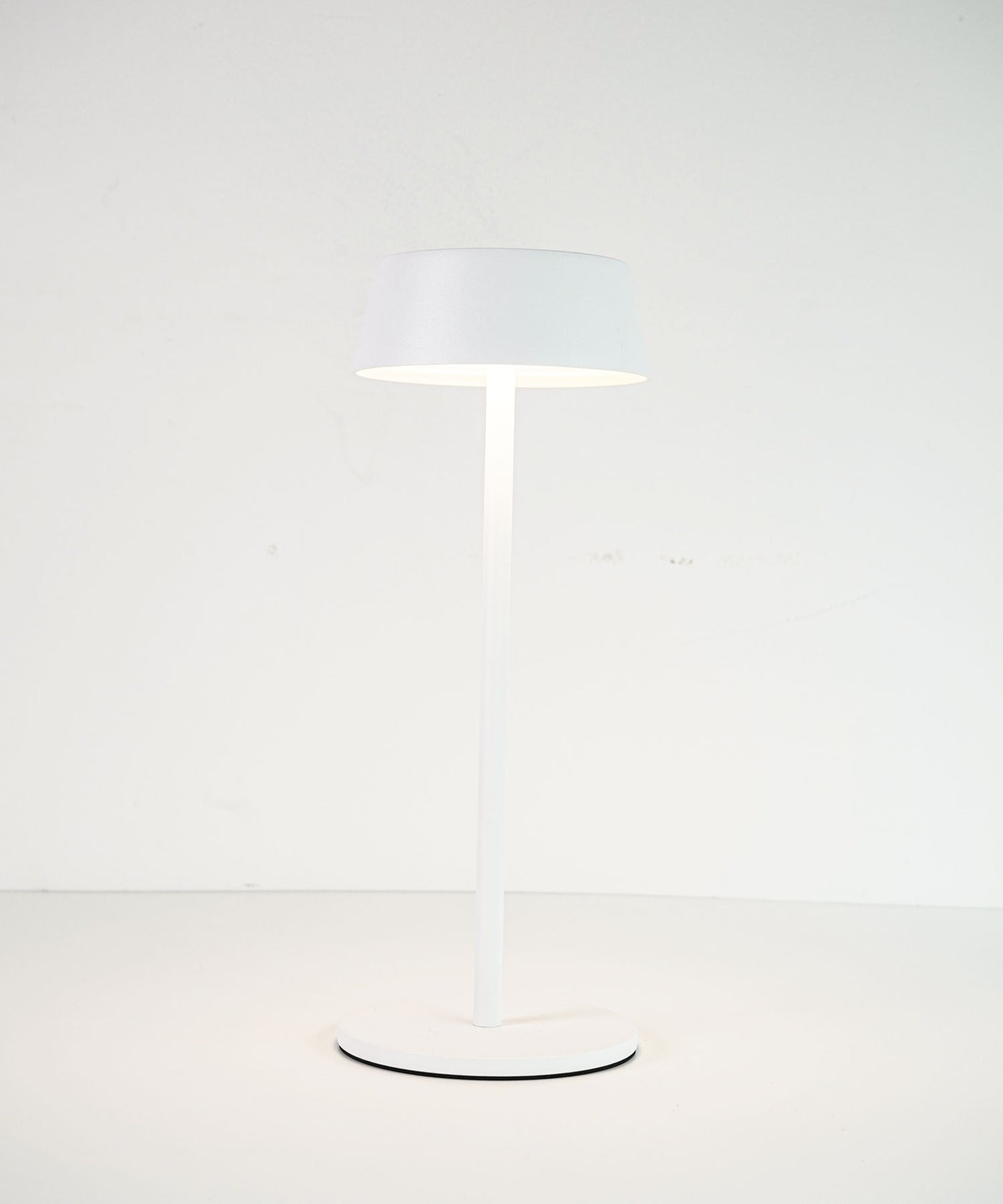 【SELECT】OLIKA CORDLESS LED TABLE LIGHT