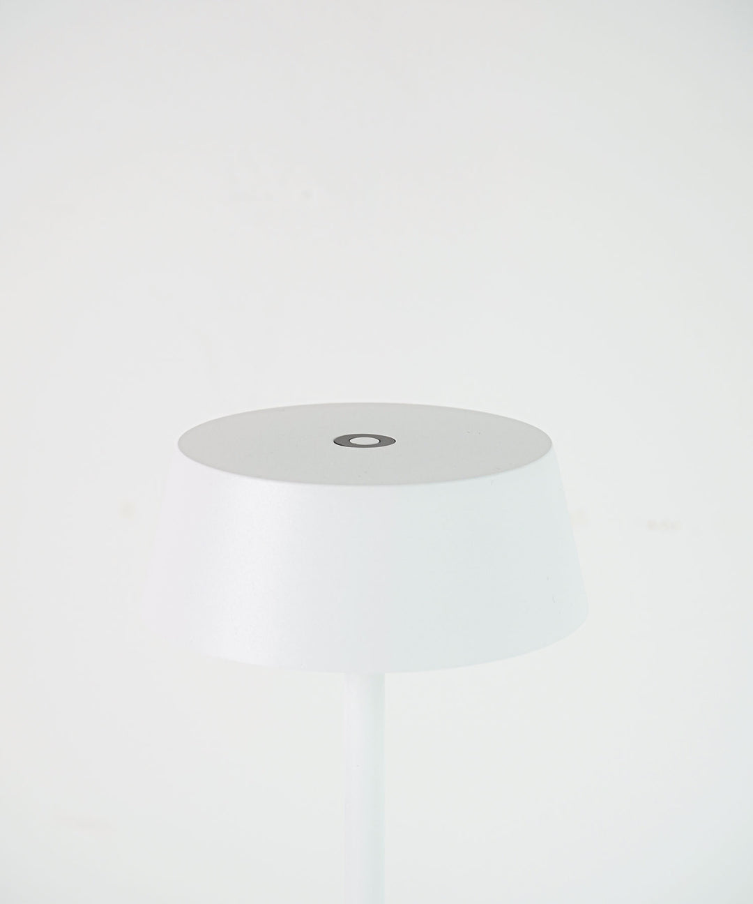 CFK83 展示品 ニューオールドライト 白 ODKL-0101-W OLIKA CORDLESS LED TABLE LIGHT｜使う場所を選ばない 北欧