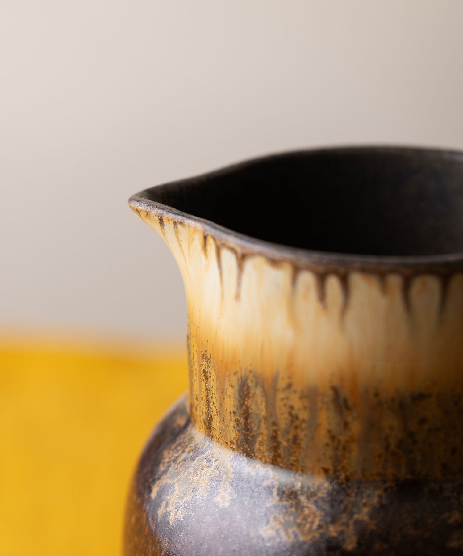 ポタリー ピッチャー