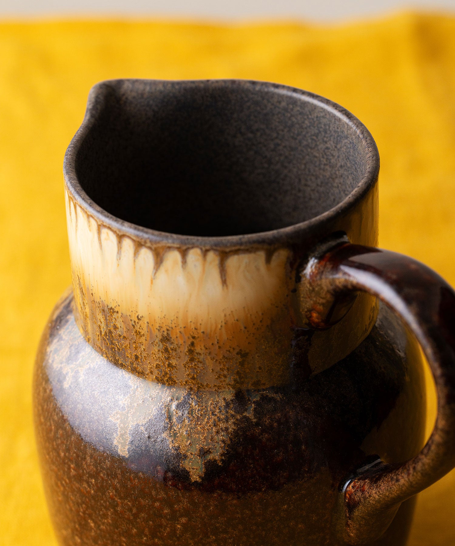 ポタリー ピッチャー