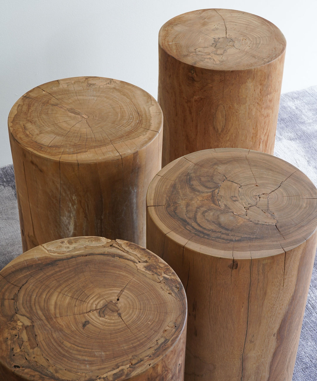 dareels（ダリールズ）SOLID STOOL ROUND｜チーク古材を贅沢に使った