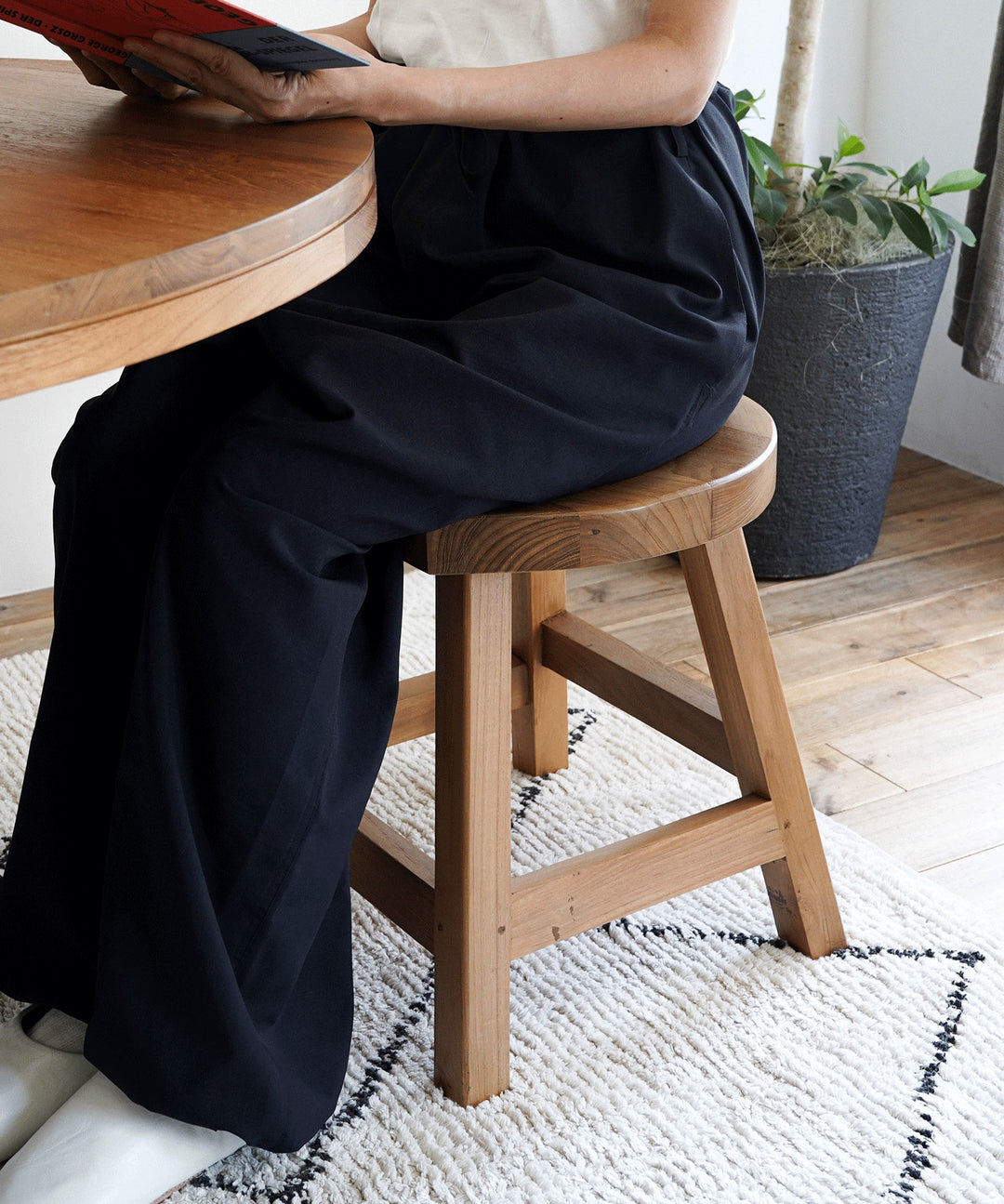 タイムセール　お洒落なスツール　インテリアにも、、 楽天市場】スタッキング可能なウッドスツール オーク製の