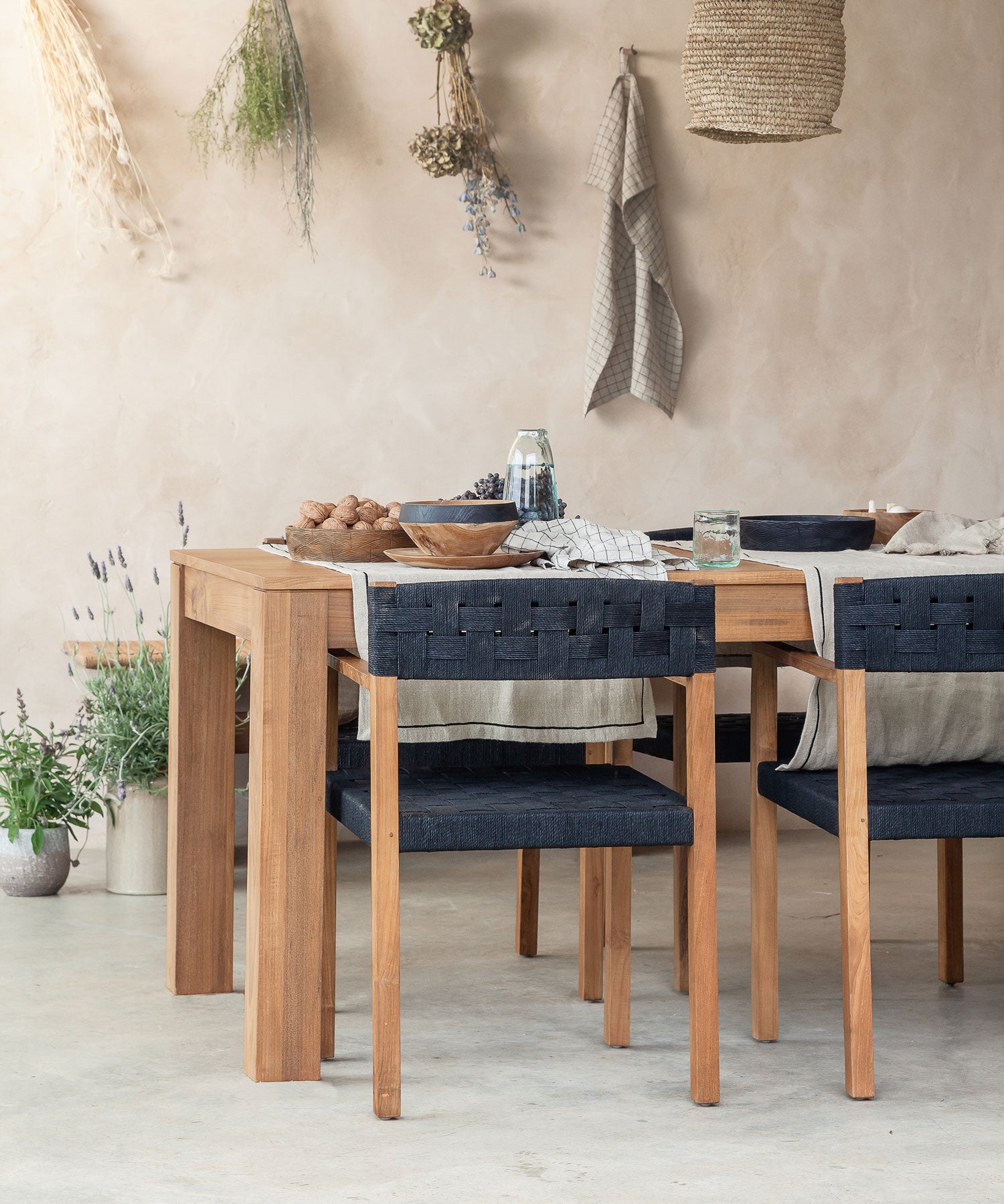 GENESIS 1800 DINING TABLE