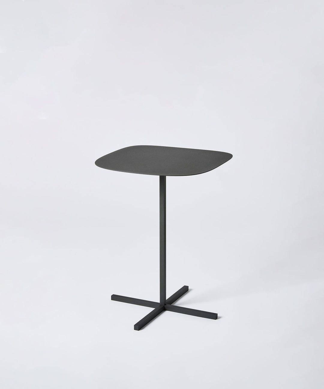 DUENDE（デュエンデ）SOLID STEEL TABLE｜十字の脚部が特徴のサイド