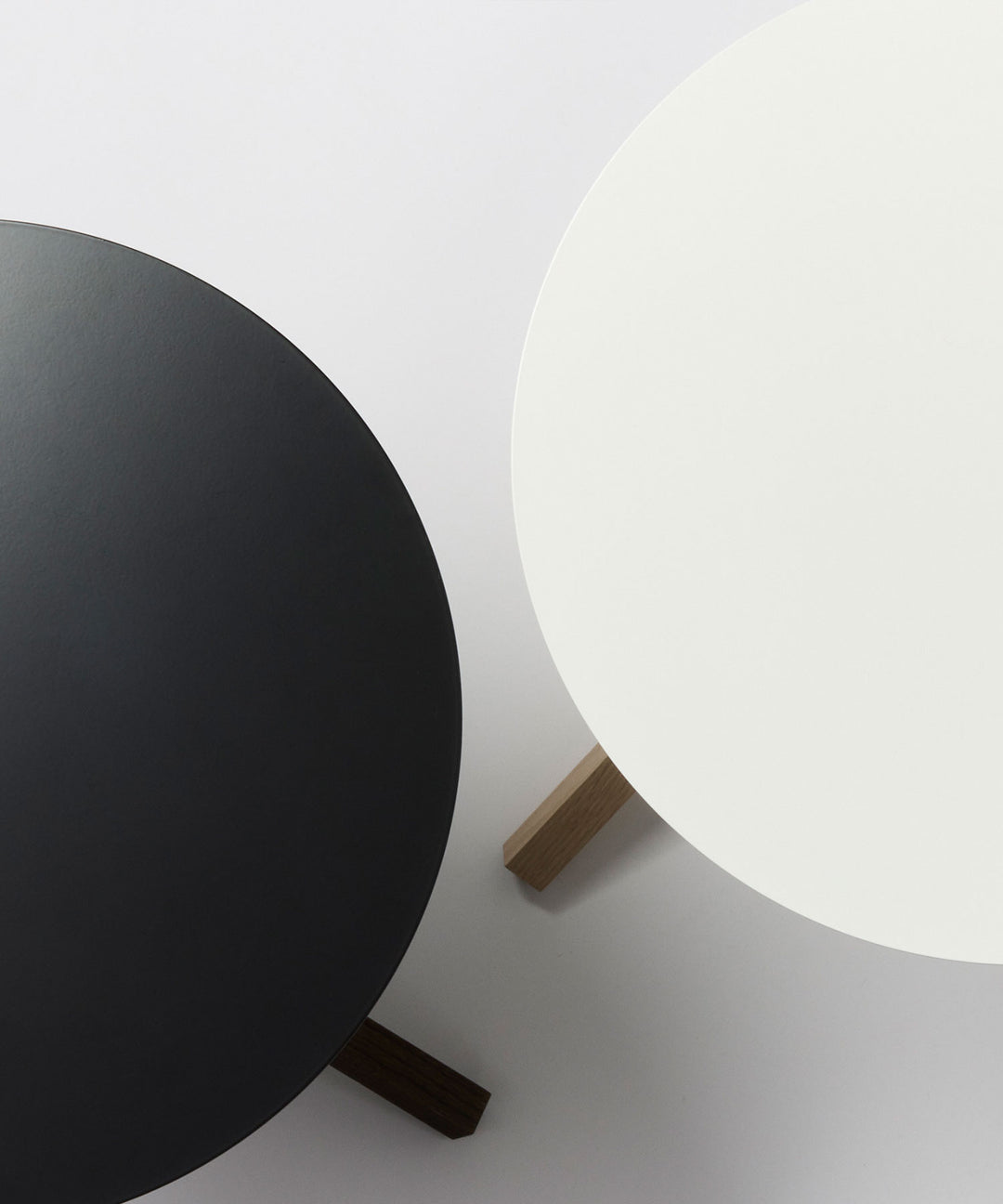 DUENDE(デュエンデ)TRE SIDE TABLE|シンプルながらも DUENDE(デュエンデ)TRE SIDE TABLE|シンプルながらも