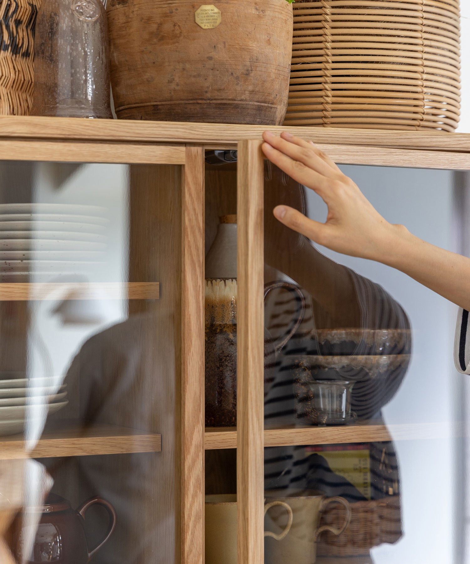 EPI GLASS CABINET