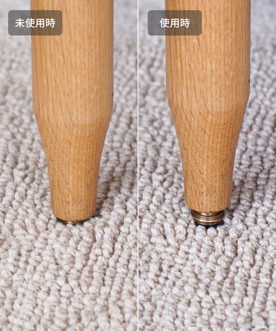 毛足のあるラグの場合は、黒いアジャスターを伸ばせば真鍮パーツが埋もれません。