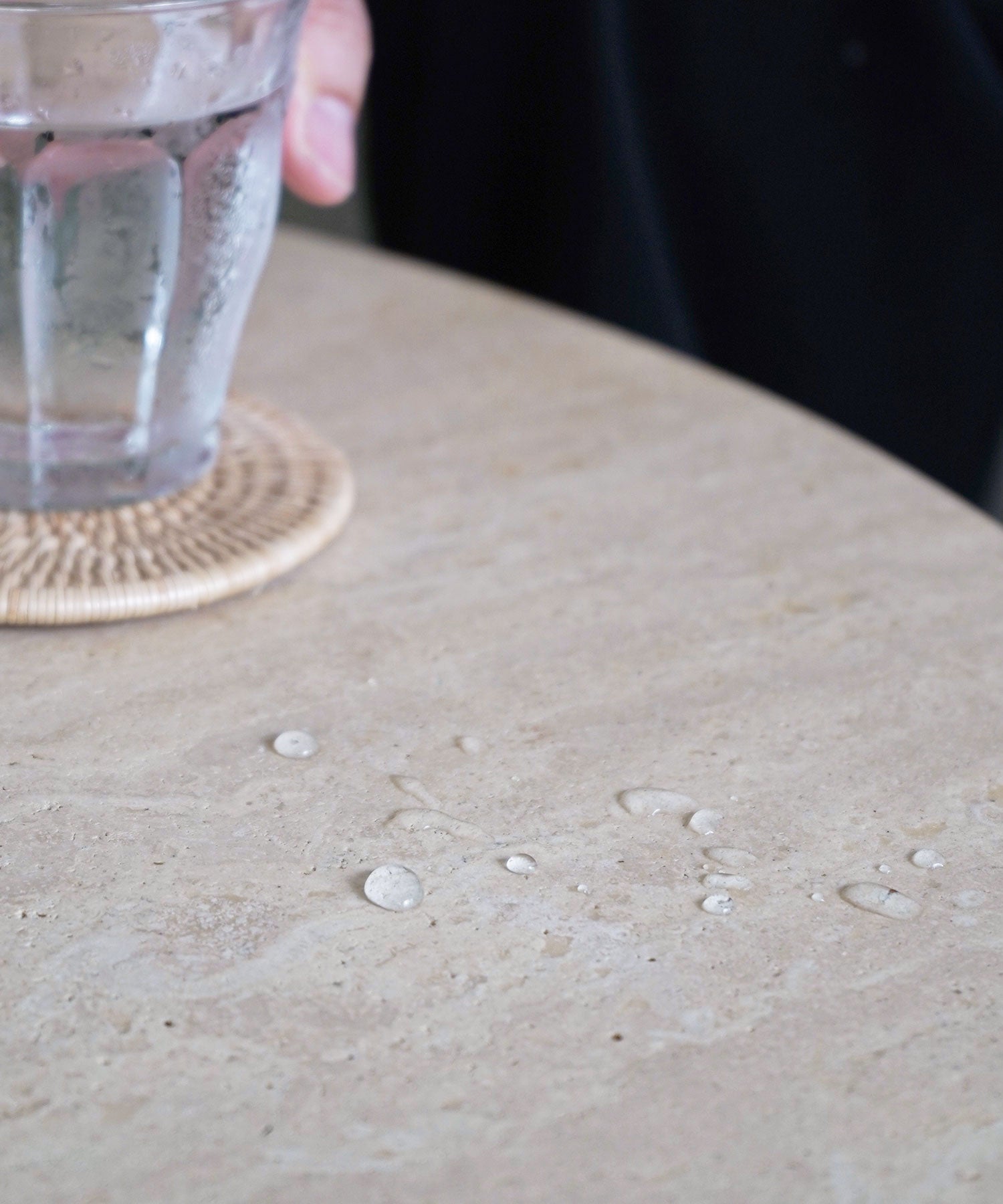 天板は撥水加工が施されています。