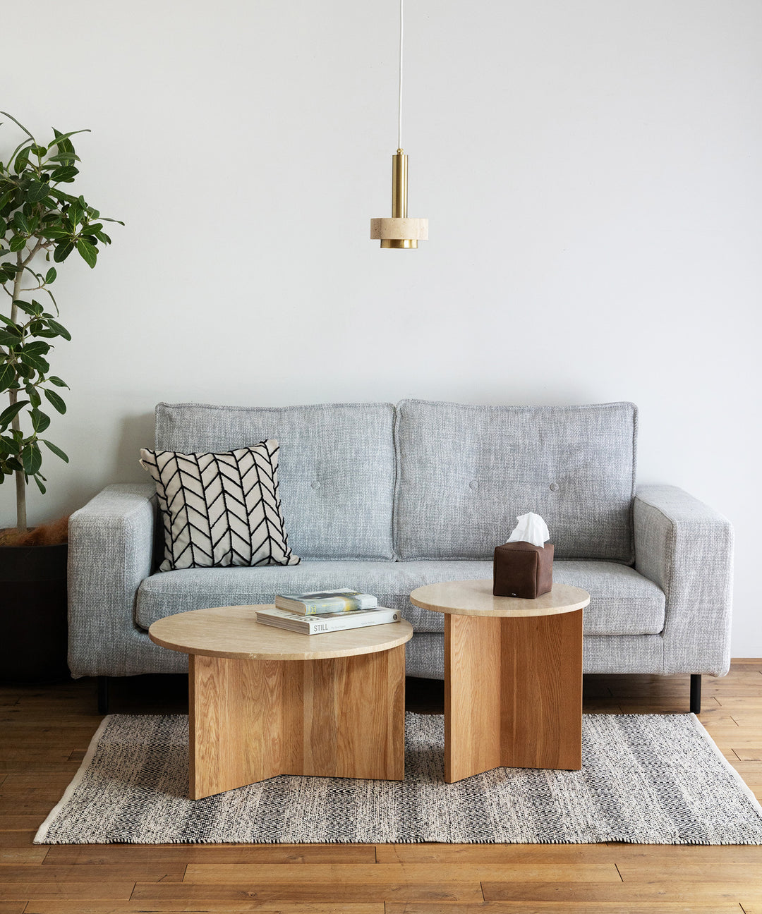 ecruxe / AMICA ROUND SIDE TABLE｜ナチュラルなデザインのサイド