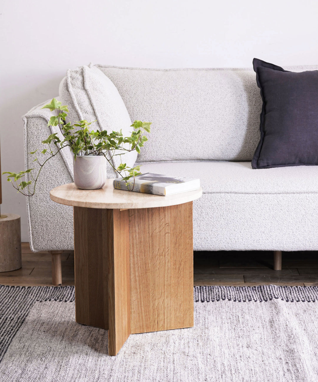 ecruxe / AMICA ROUND SIDE TABLE｜ナチュラルなデザインのサイド