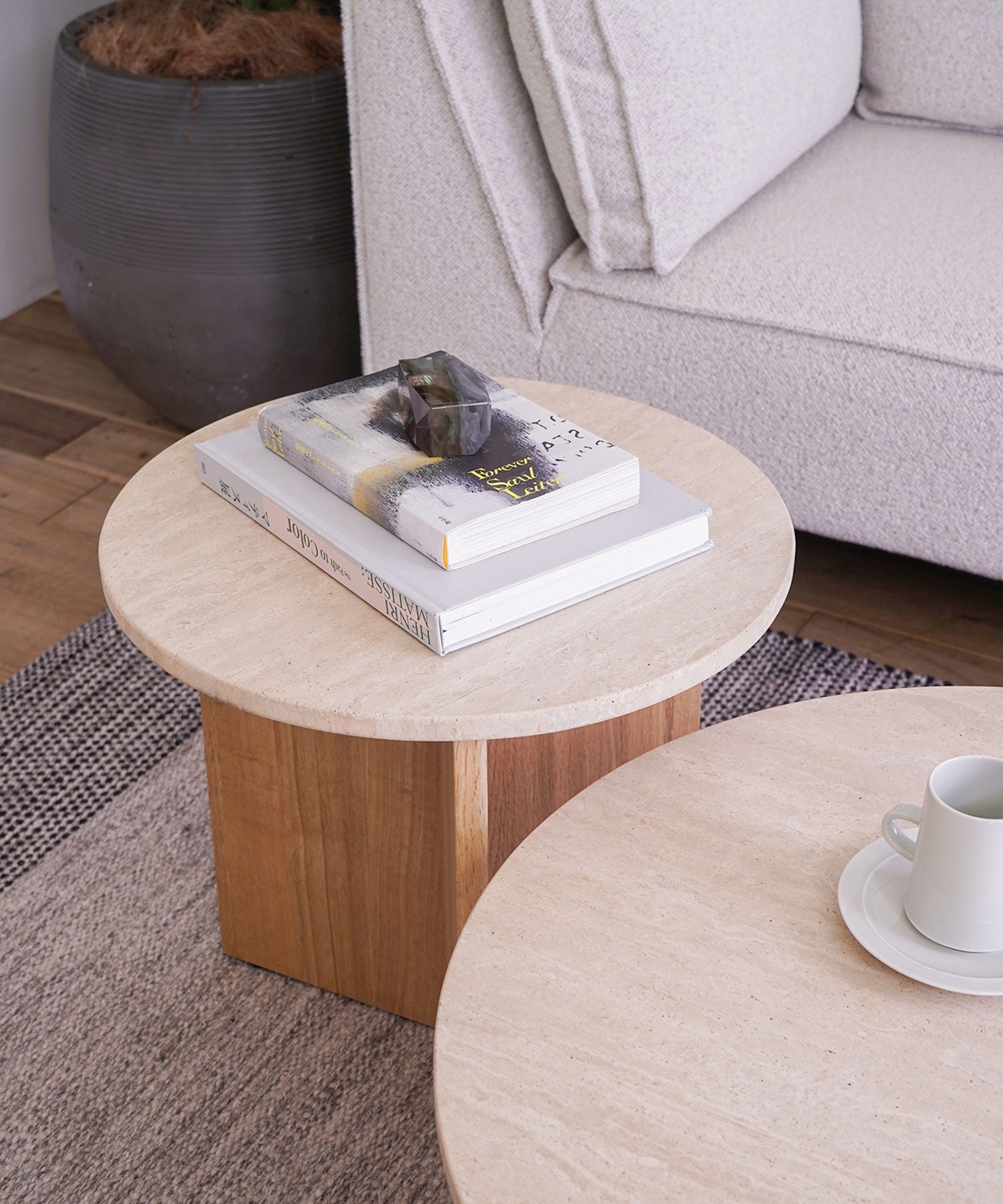 同シリーズのコーヒーテーブルとの組み合わせもおすすめです。